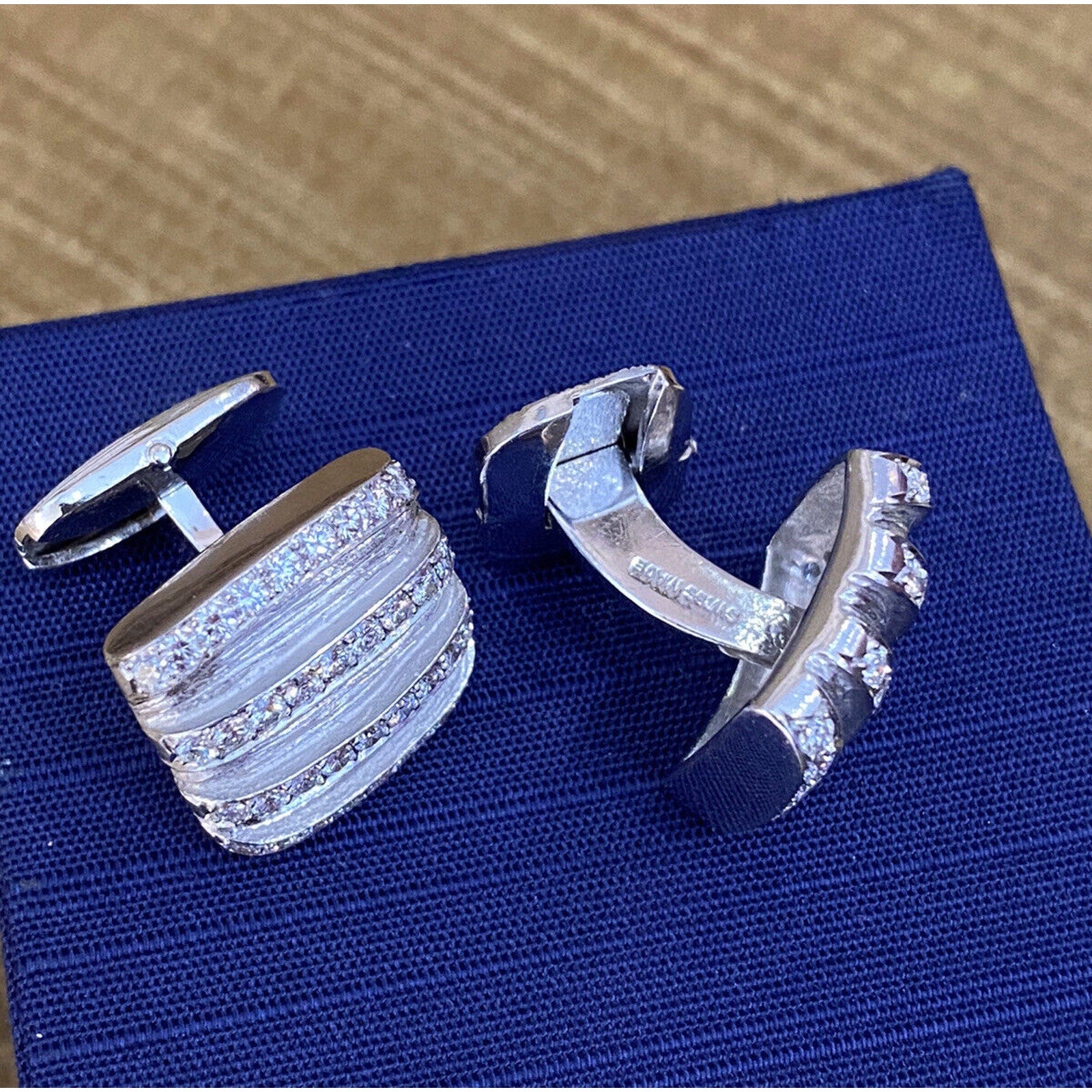 Gubelin Diamond Cufflinks VS-F Quality in 18k White Gold