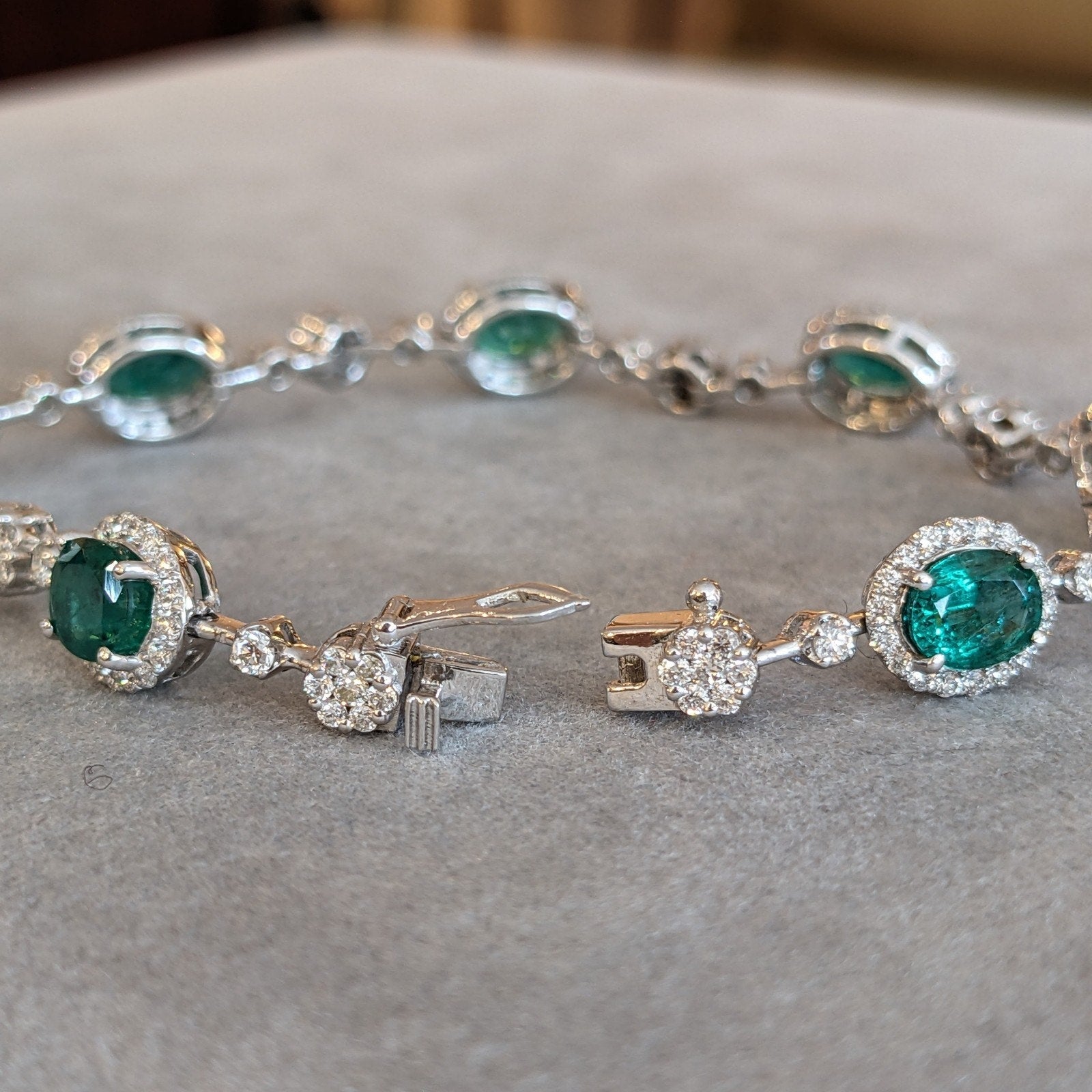 Natural Emerald 5.39 ct and Diamond Link Bracelet in 18k White Gold