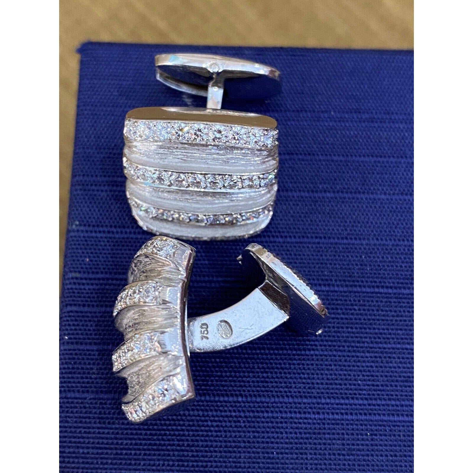Gubelin Diamond Cufflinks VS-F Quality in 18k White Gold