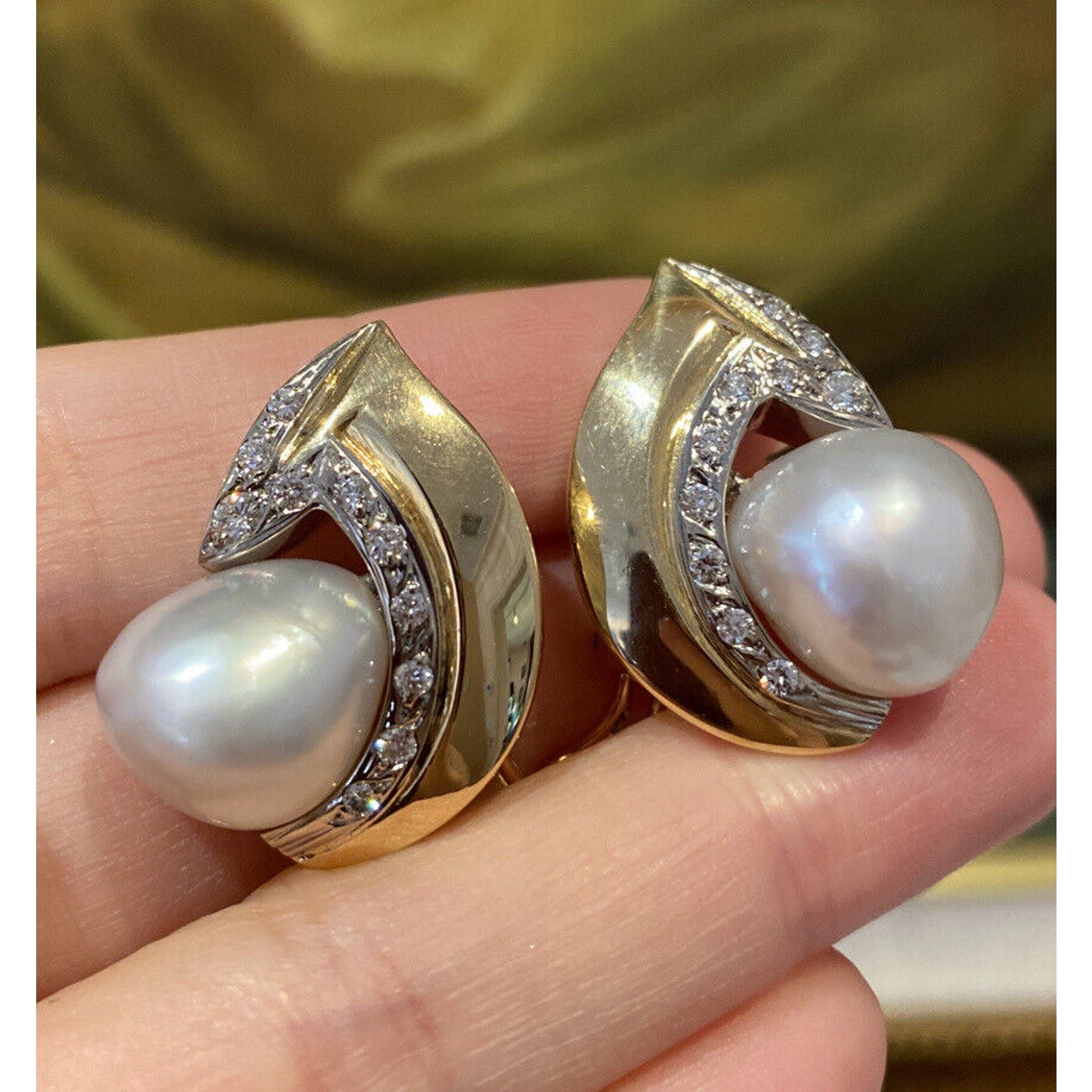 Baroque Pearls and Diamond Earrings in 18k Yellow Gold