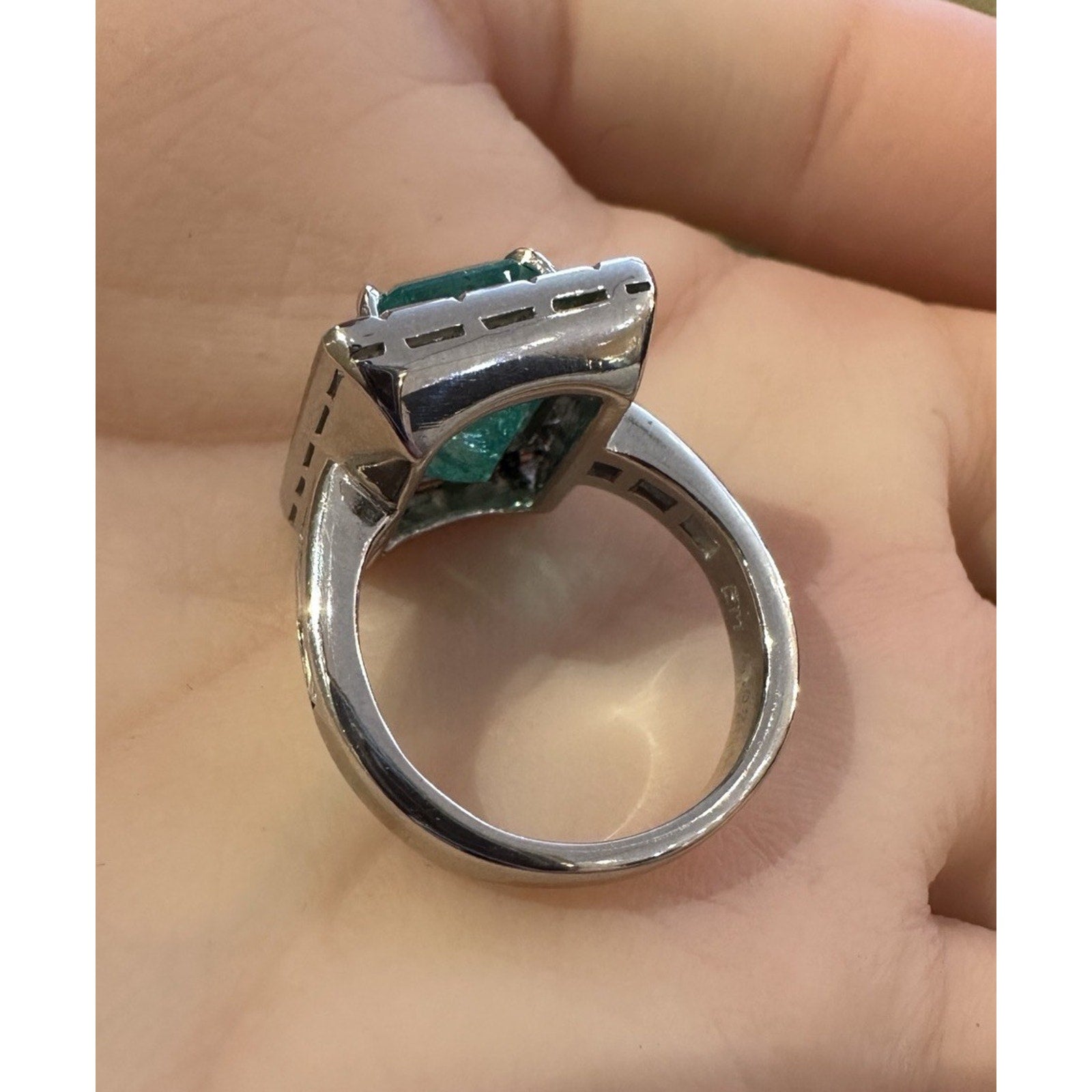 Certified Colombian 6.07 cts Emerald and Diamond Ring in Platinum - HM2753I