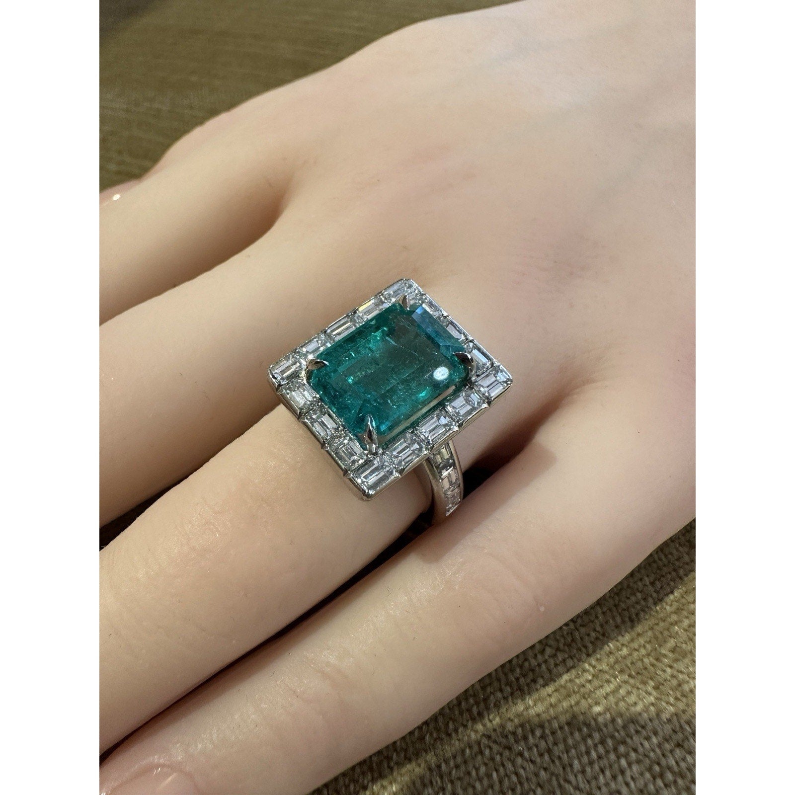 Certified Colombian 6.07 cts Emerald and Diamond Ring in Platinum - HM2753I
