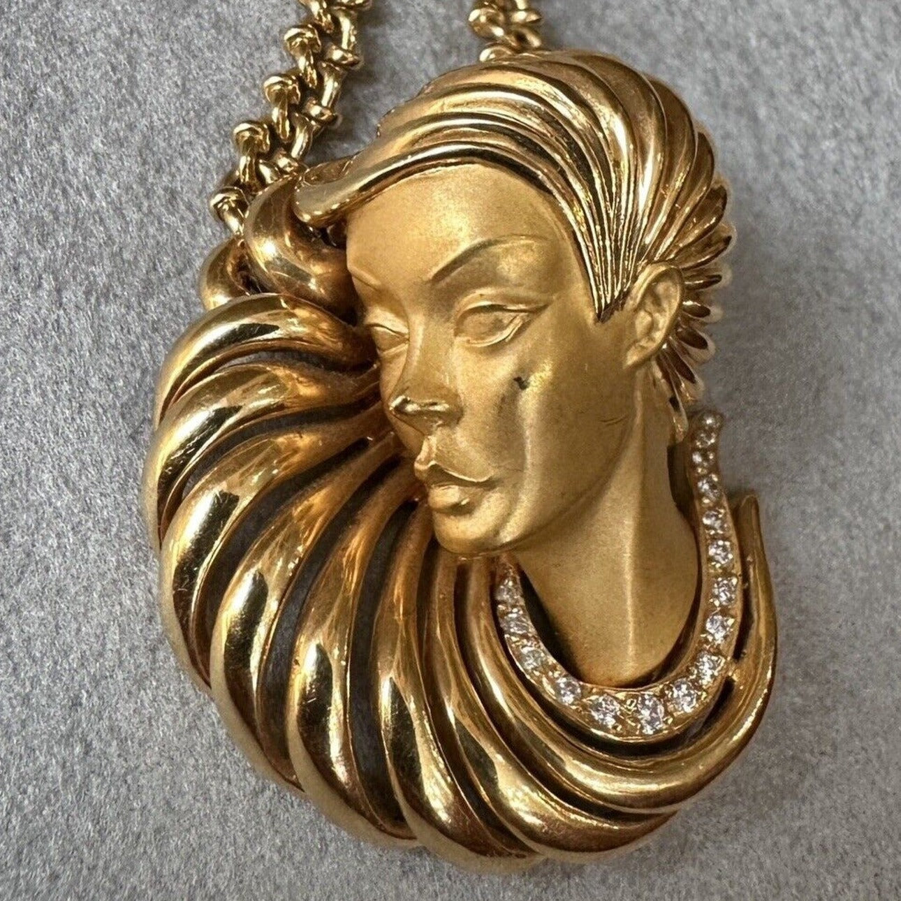 Carrera y Carrera Sculpted Face Pendant Necklace in 18k Yellow Gold