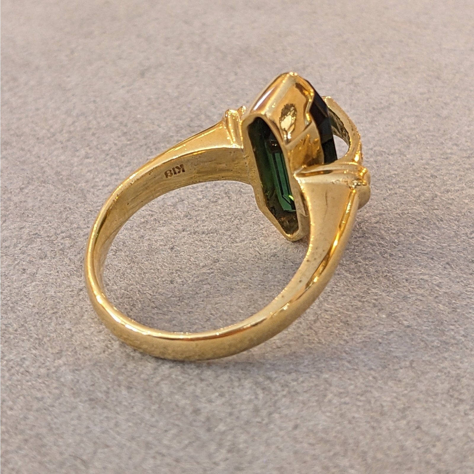Green Tourmaline and Diamond Ring in 18k Yellow Gold