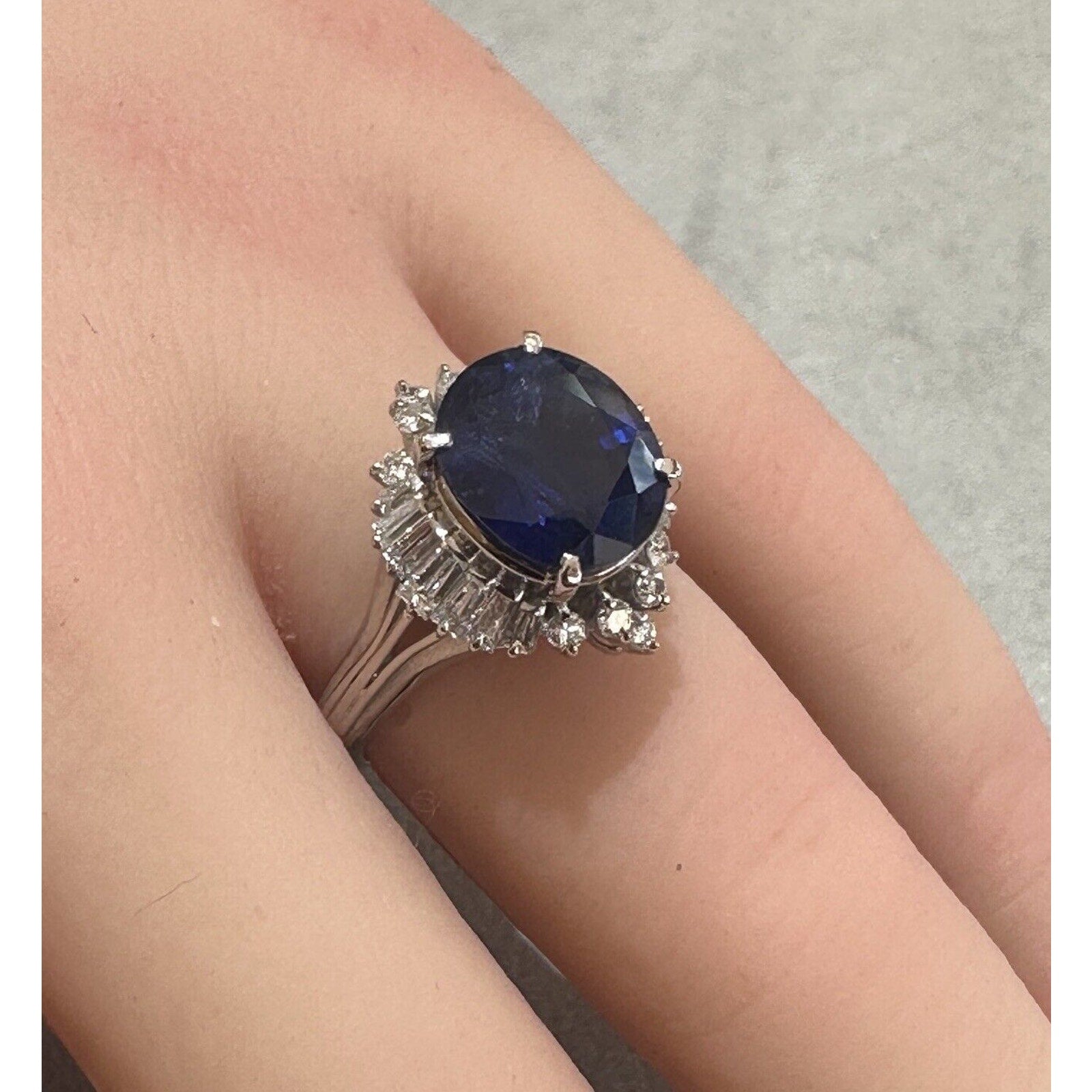 Natural Oval Sapphire 4.42 ct & Diamond Ballerina Ring in Platinum