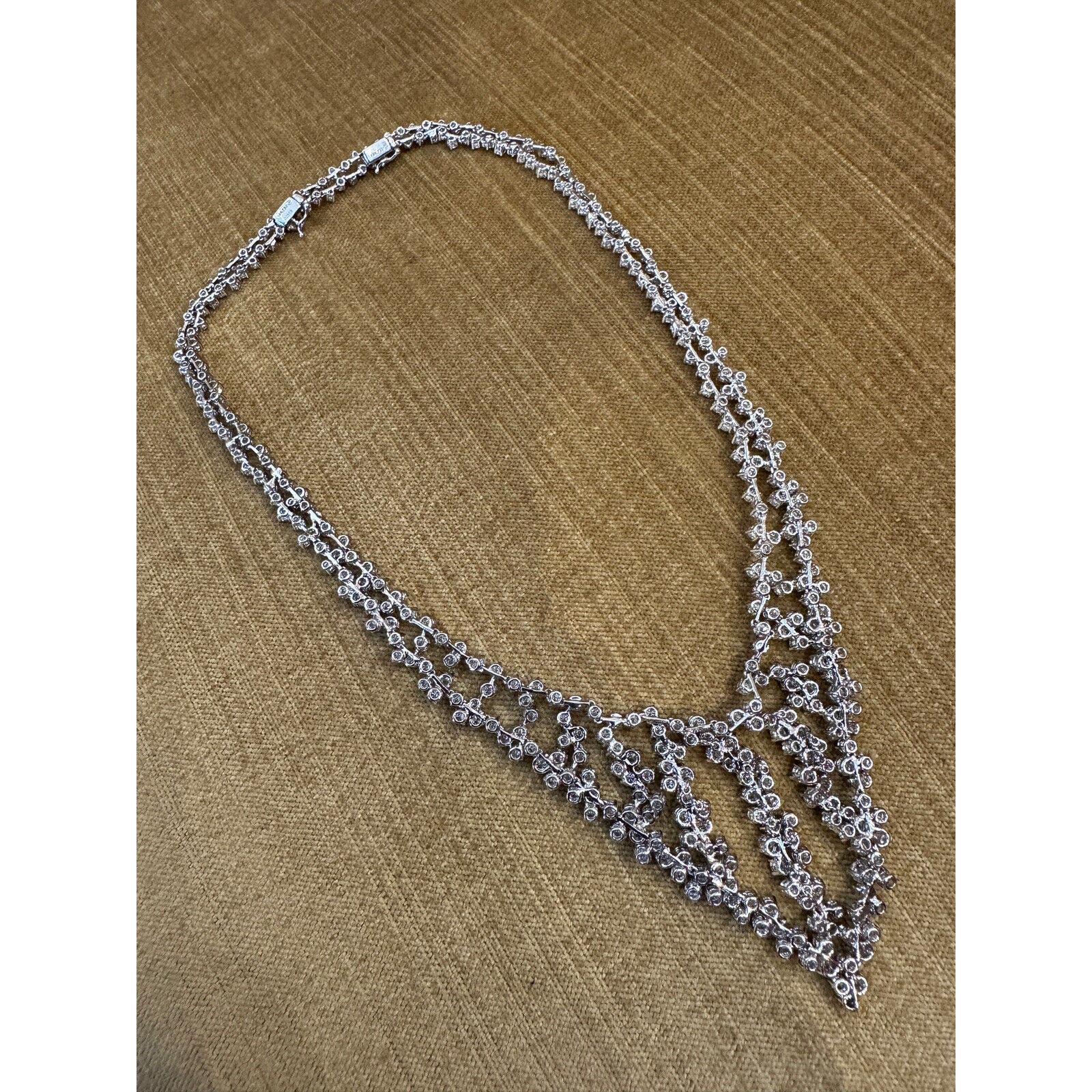 Round Brilliant Diamond "Bib" Necklace 25.00 cttw in 18k White Gold - HM1843SI