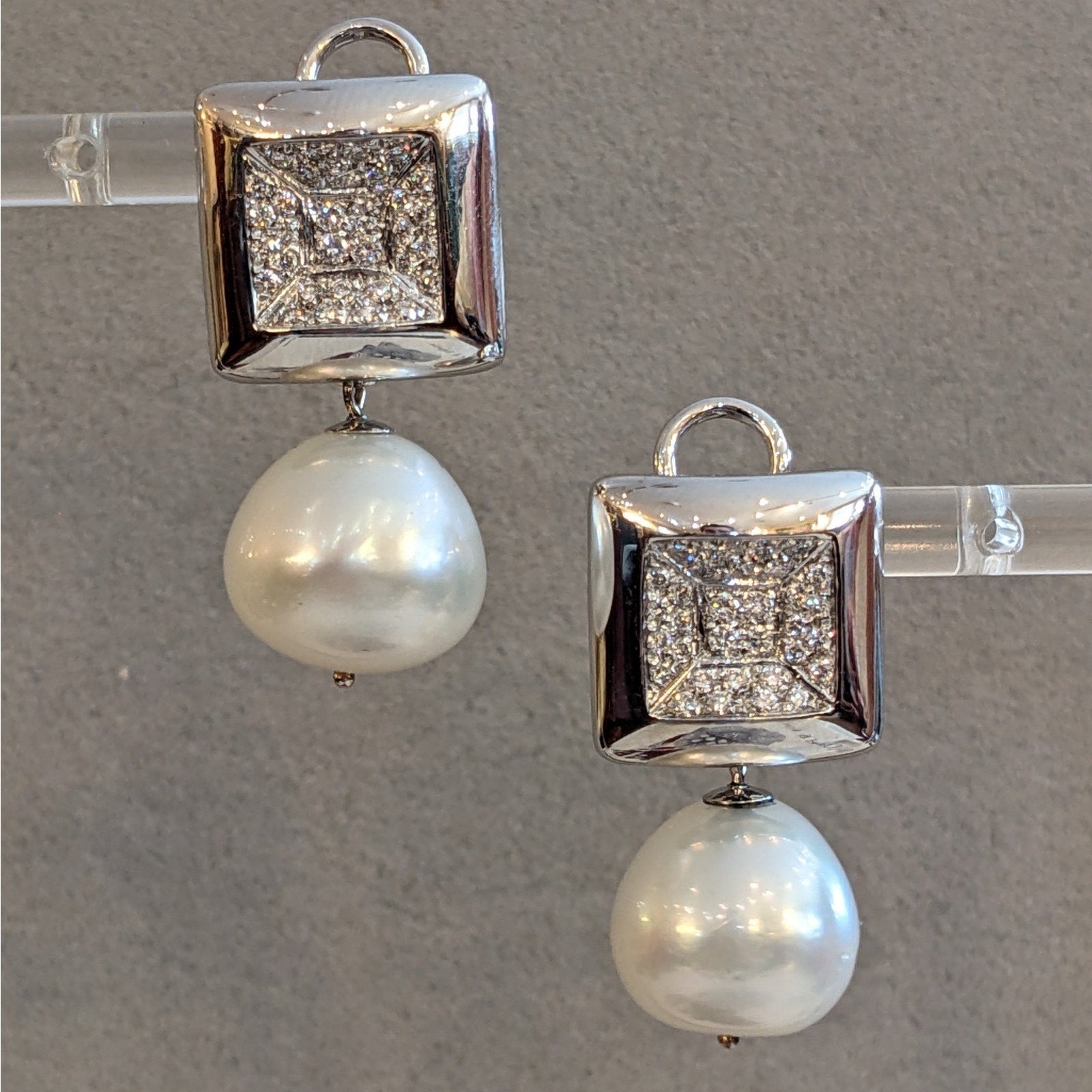 Square-shaped Diamond Earrings with Pearl Drops in 18k White Gold