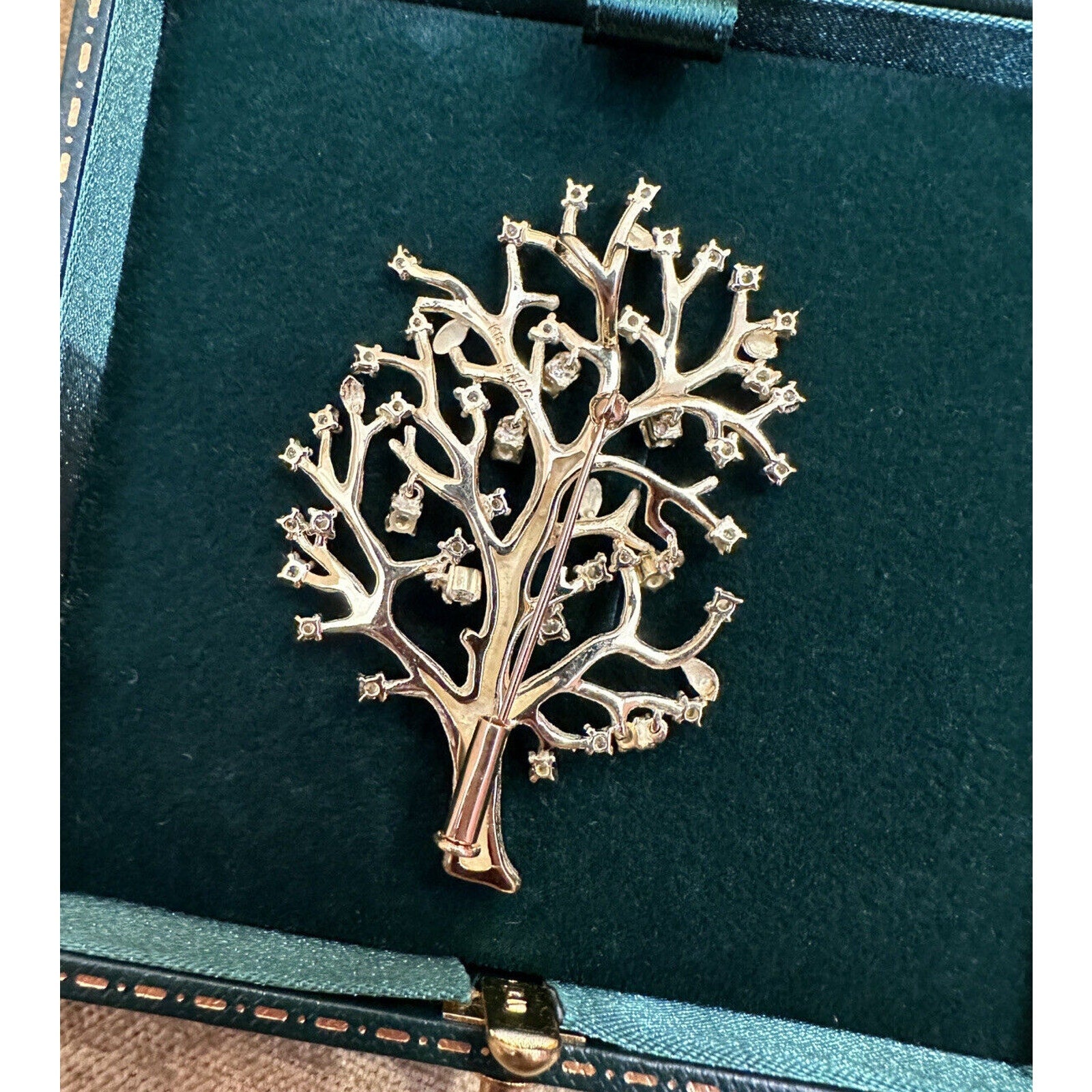 Large Tree Pin/Brooch with Dangling Diamonds in 18k Yellow Gold - HM2456SS
