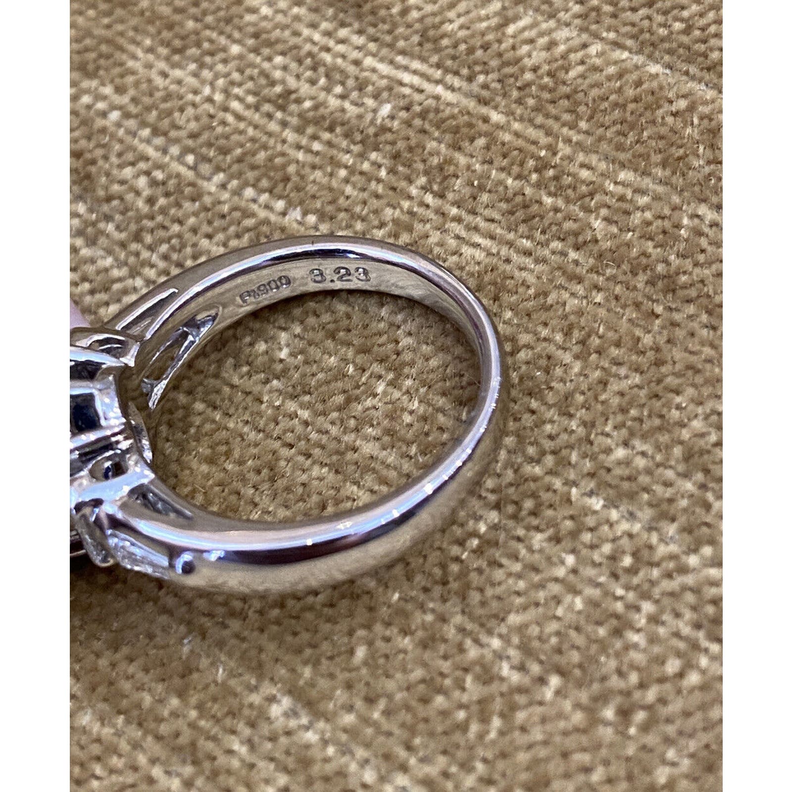 GIA Natural No Heat Oval Sapphire 3.23 ct in Platinum Diamond Ring - HM2369ZI