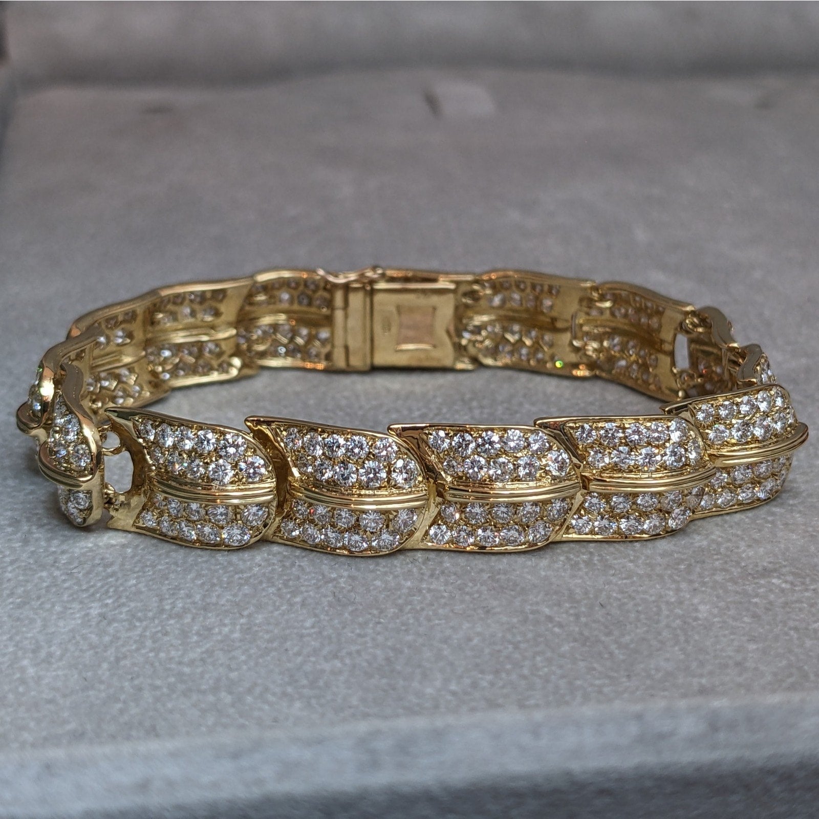 Natural Pave Diamond Leaf Link Bracelet with 12.30cttw in 18k Yellow Gold