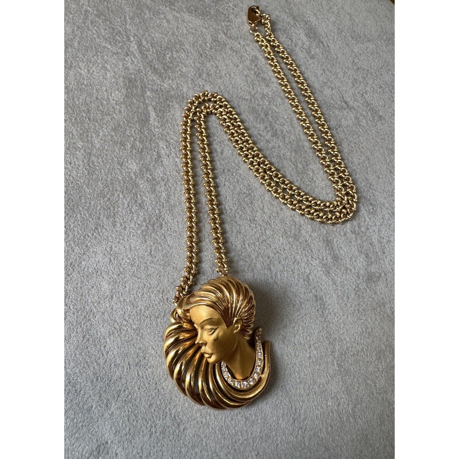 Carrera y Carrera Sculpted Face Pendant Necklace in 18k Yellow Gold