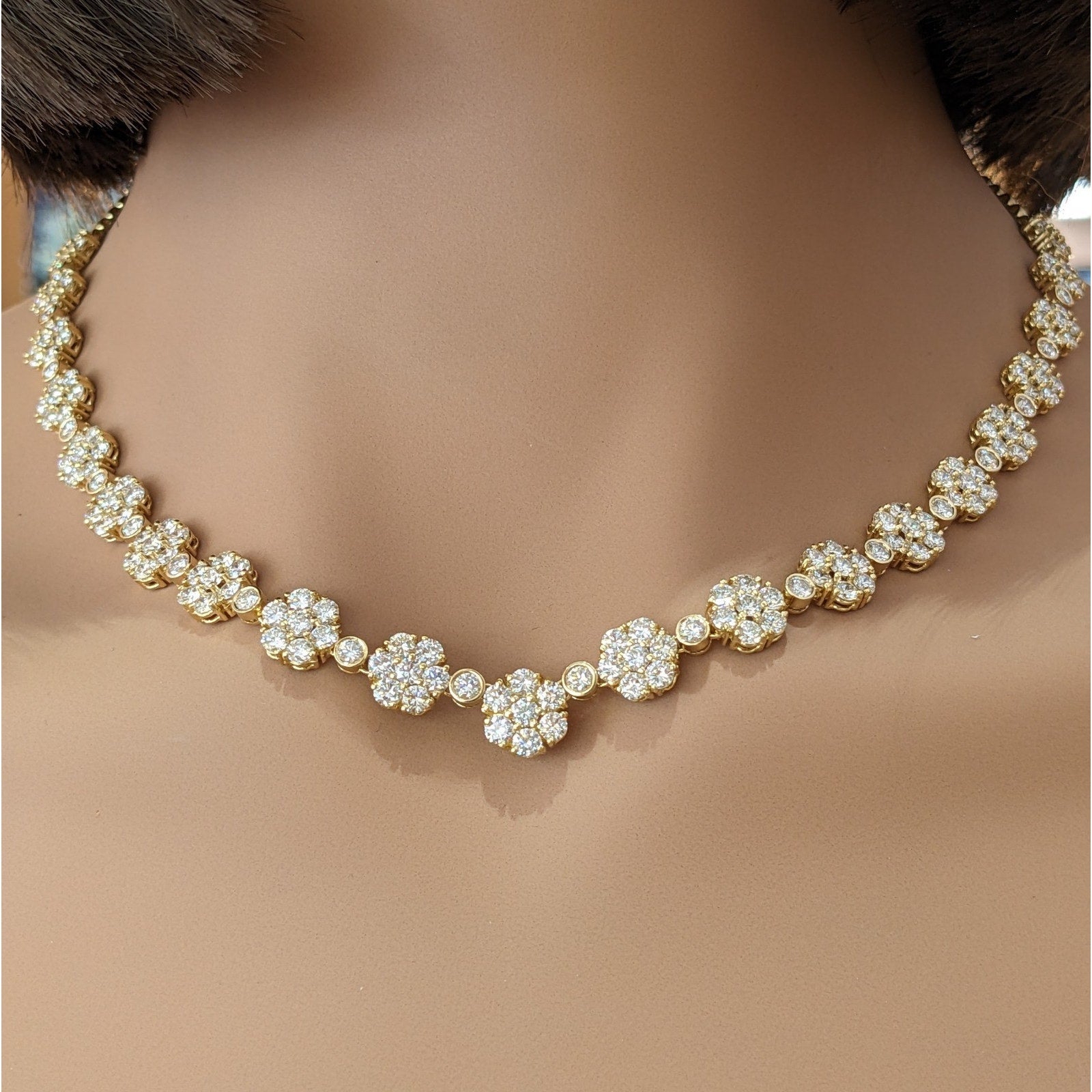 Natural Diamond Floret Necklace 10.68 ctw - Italian- 18k Yellow Gold