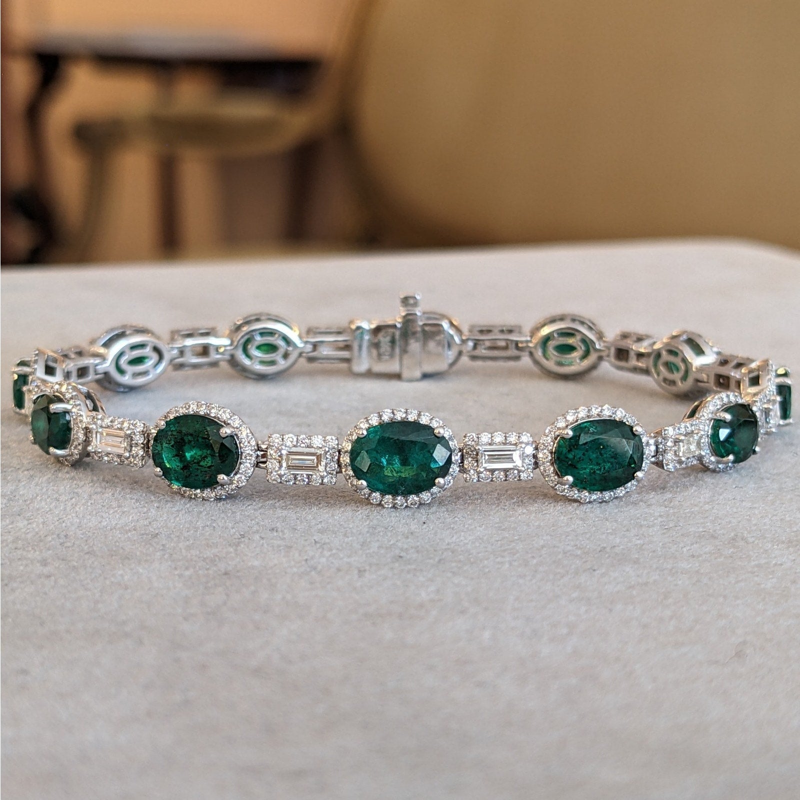 Natural Emerald 8.13 ct and Diamond Link Bracelet in 18k White Gold