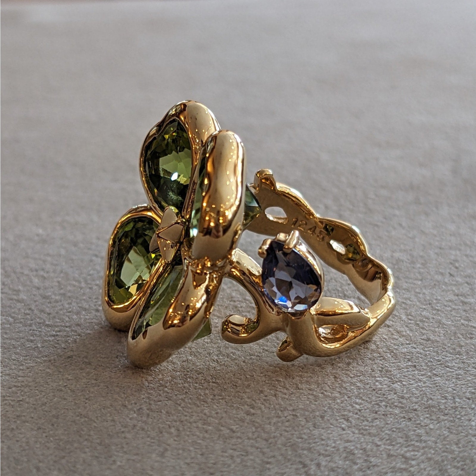 Four Leaf Clover Peridot and Sapphire Cocktail Ring in 18k Yellow Gold