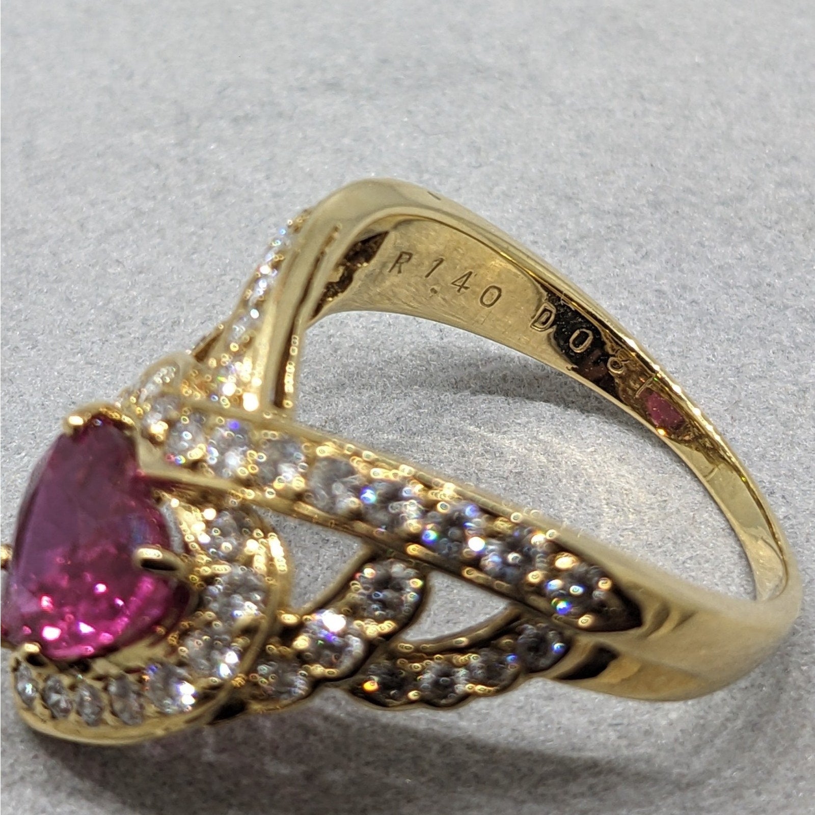Natural 1.40 ct Heart-shaped Ruby and Diamond Ring in 18k Yellow Gold