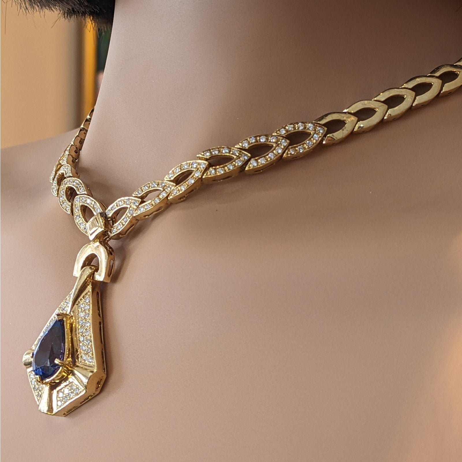 Tanzanite and Diamond Pendant Necklace in 18k Yellow Gold