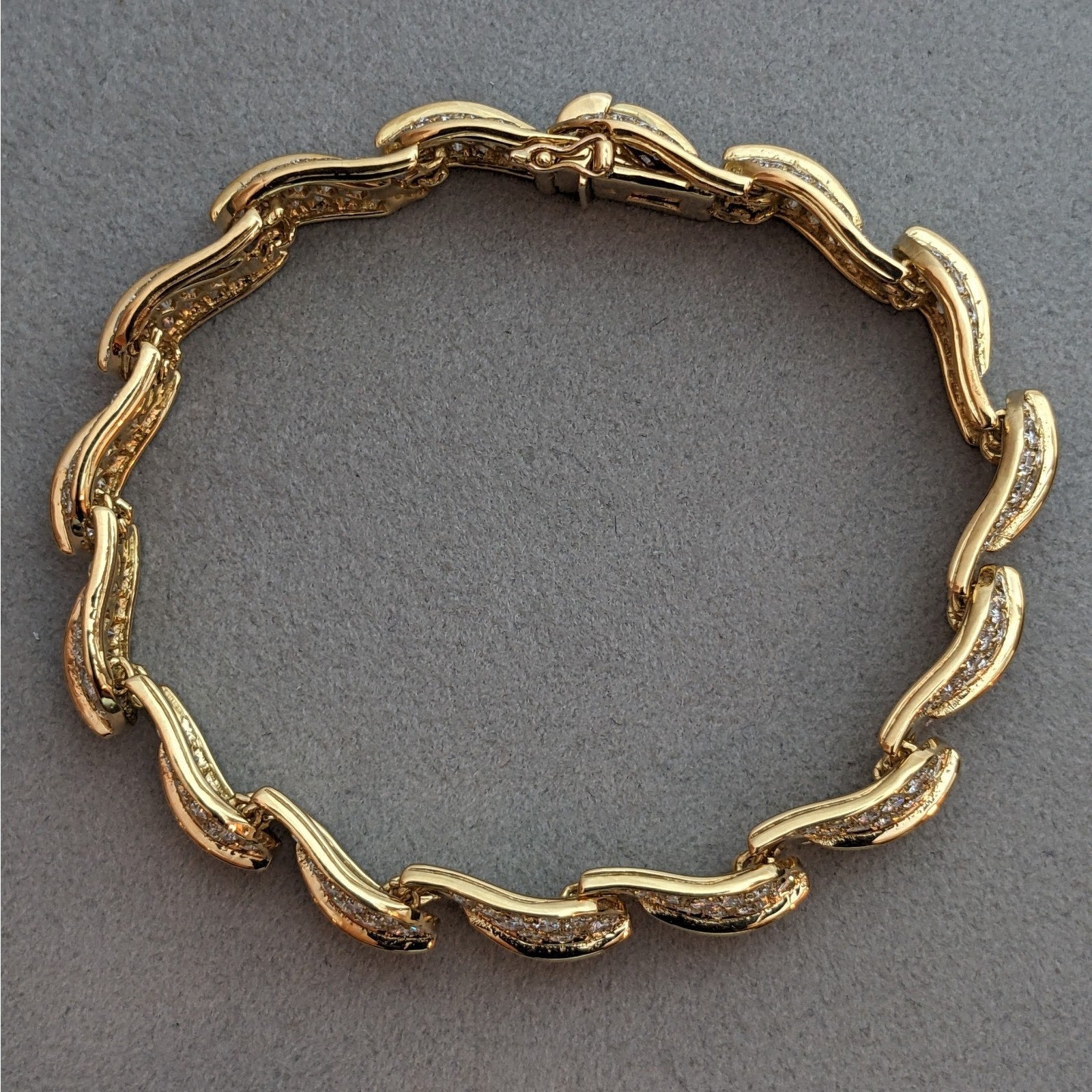 Natural Pave Diamond Leaf Link Bracelet with 12.30cttw in 18k Yellow Gold