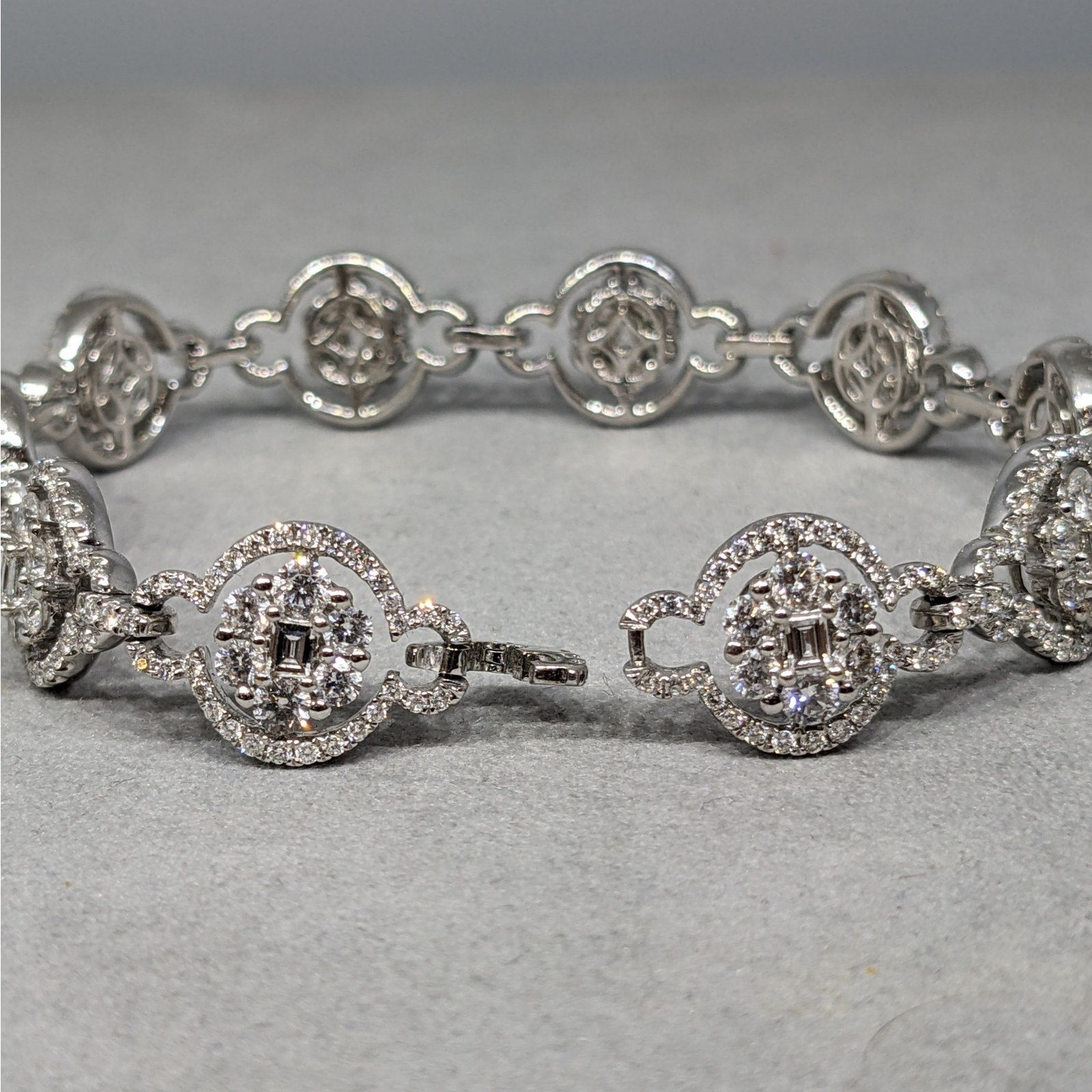 Natural Diamond Oval Link Bracelet 8.22 ctw in 18k White Gold