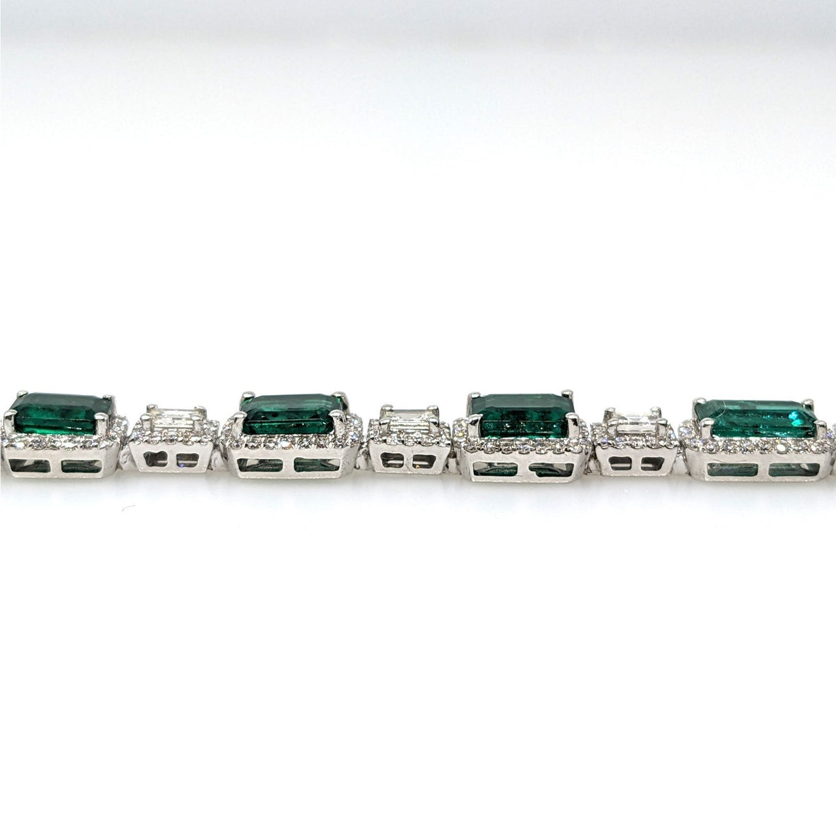 Natural Emerald and Diamond Link Bracelet in 18k White Gold