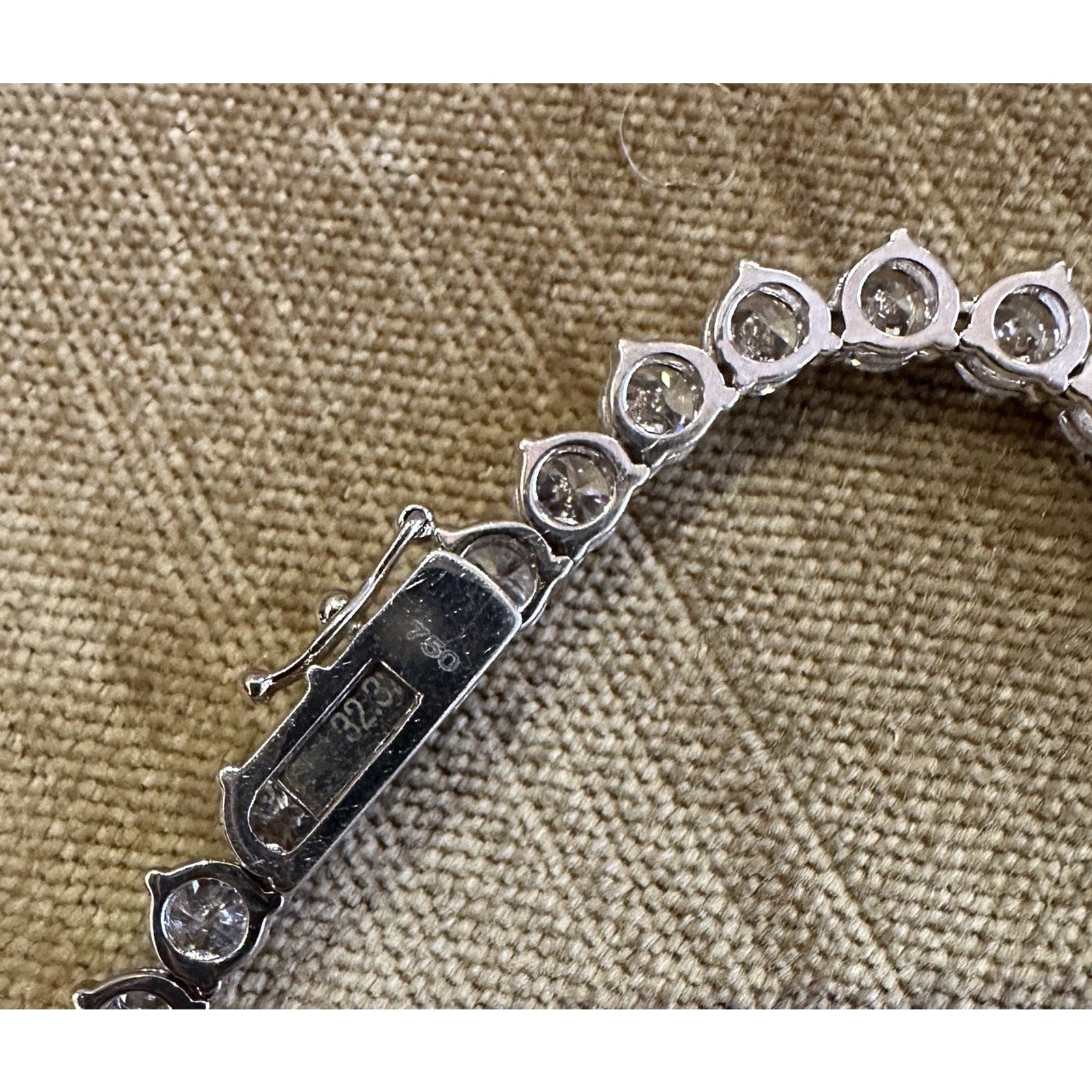 32.32 carats Natural Diamond Tennis Necklace in 18k White Gold 16.5 inch