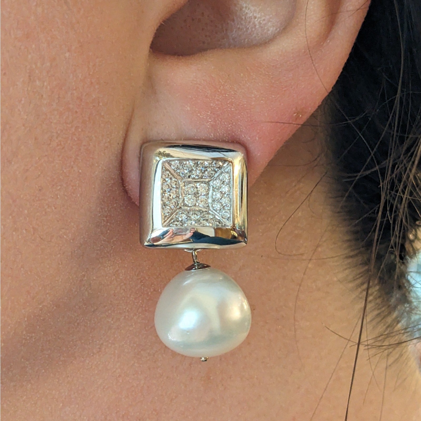 Square-shaped Diamond Earrings with Pearl Drops in 18k White Gold