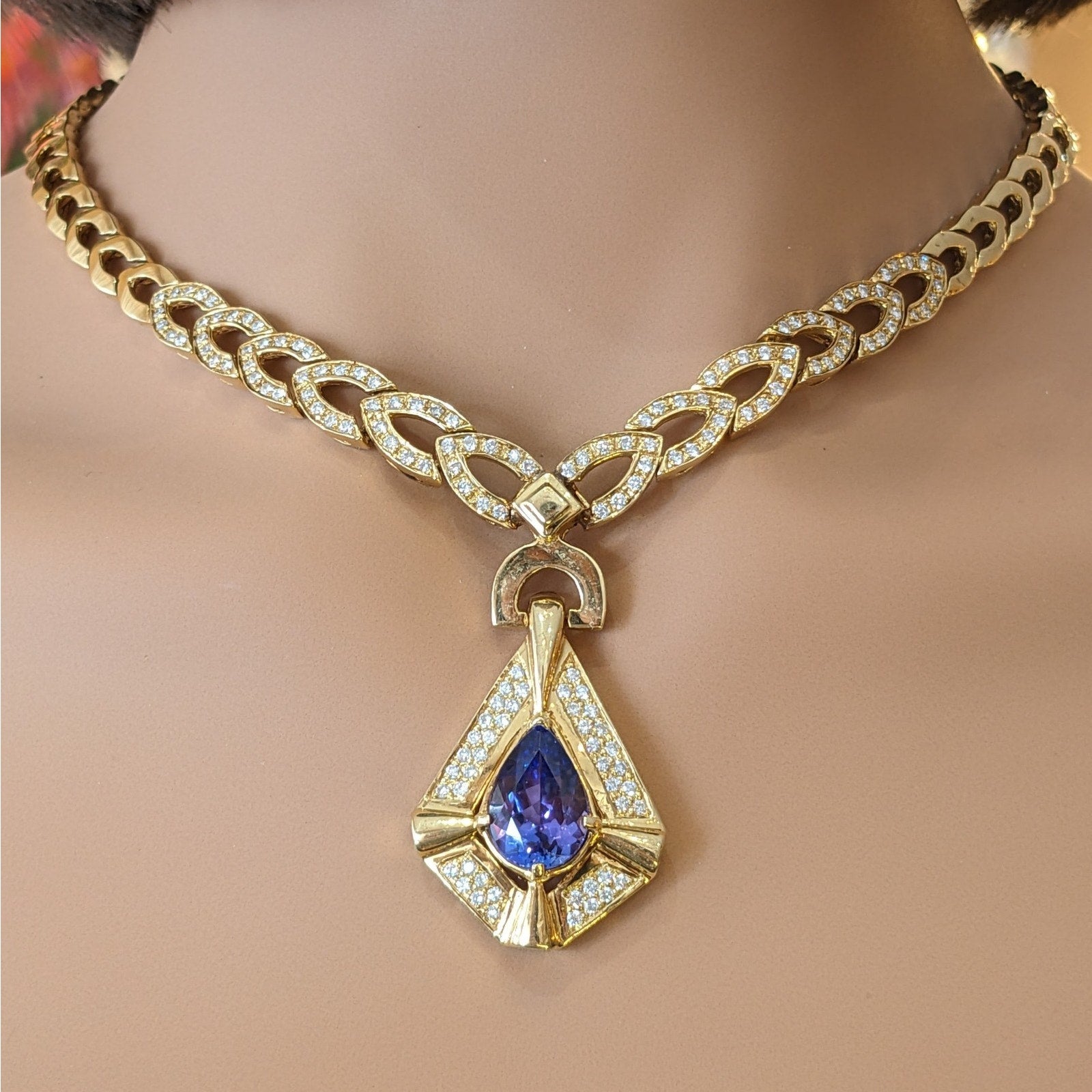 Tanzanite and Diamond Pendant Necklace in 18k Yellow Gold