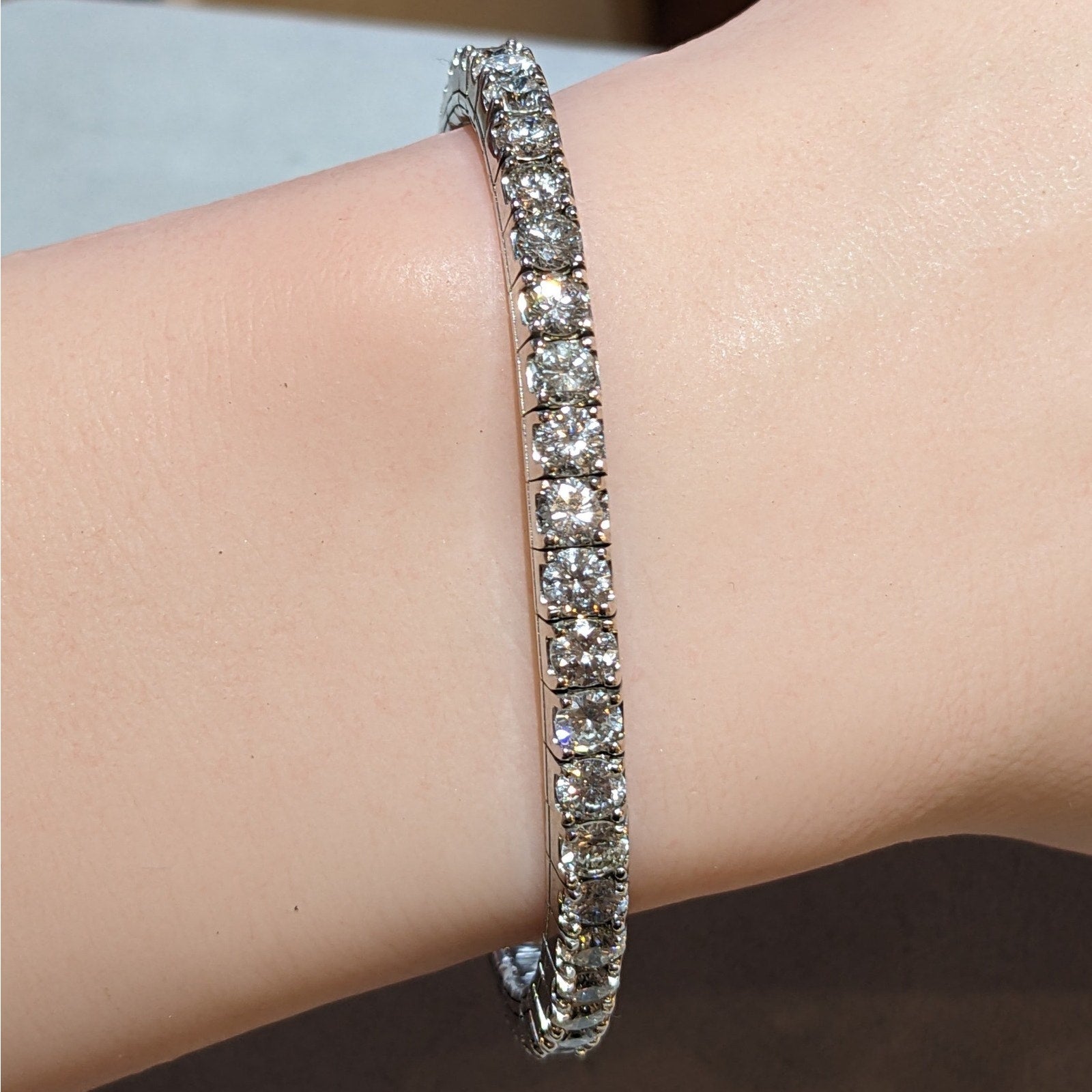 10.68 cttw Round Diamond Expandable Bangle in 14k White Gold