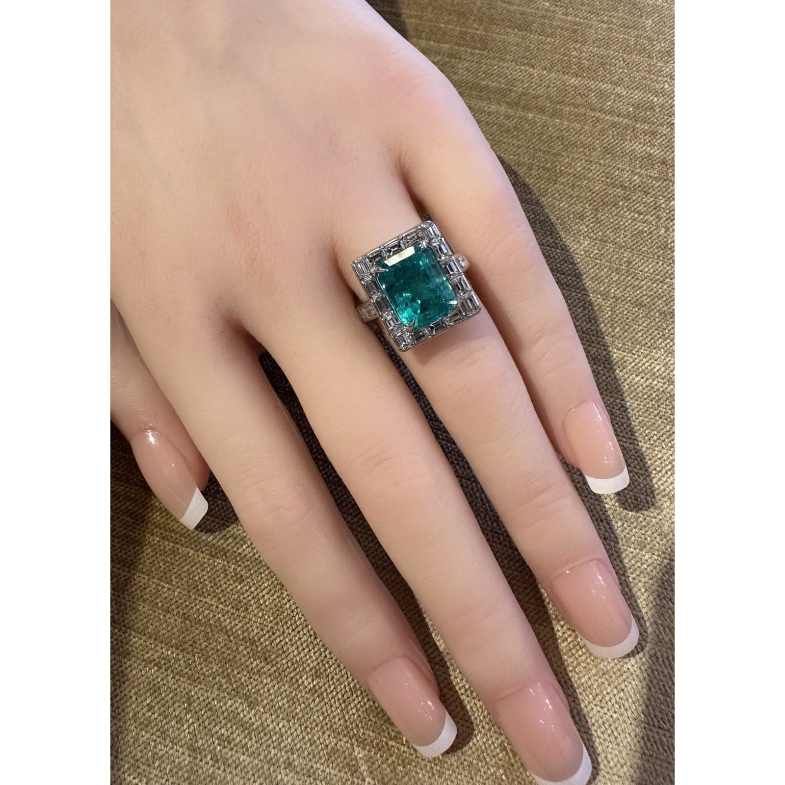 Certified Colombian 6.07 cts Emerald and Diamond Ring in Platinum - HM2753I