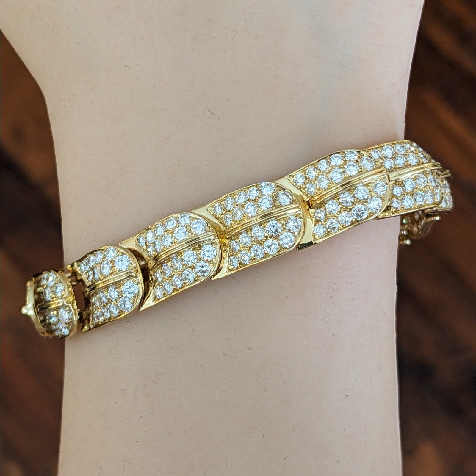 Natural Pave Diamond Leaf Link Bracelet with 12.30cttw in 18k Yellow Gold
