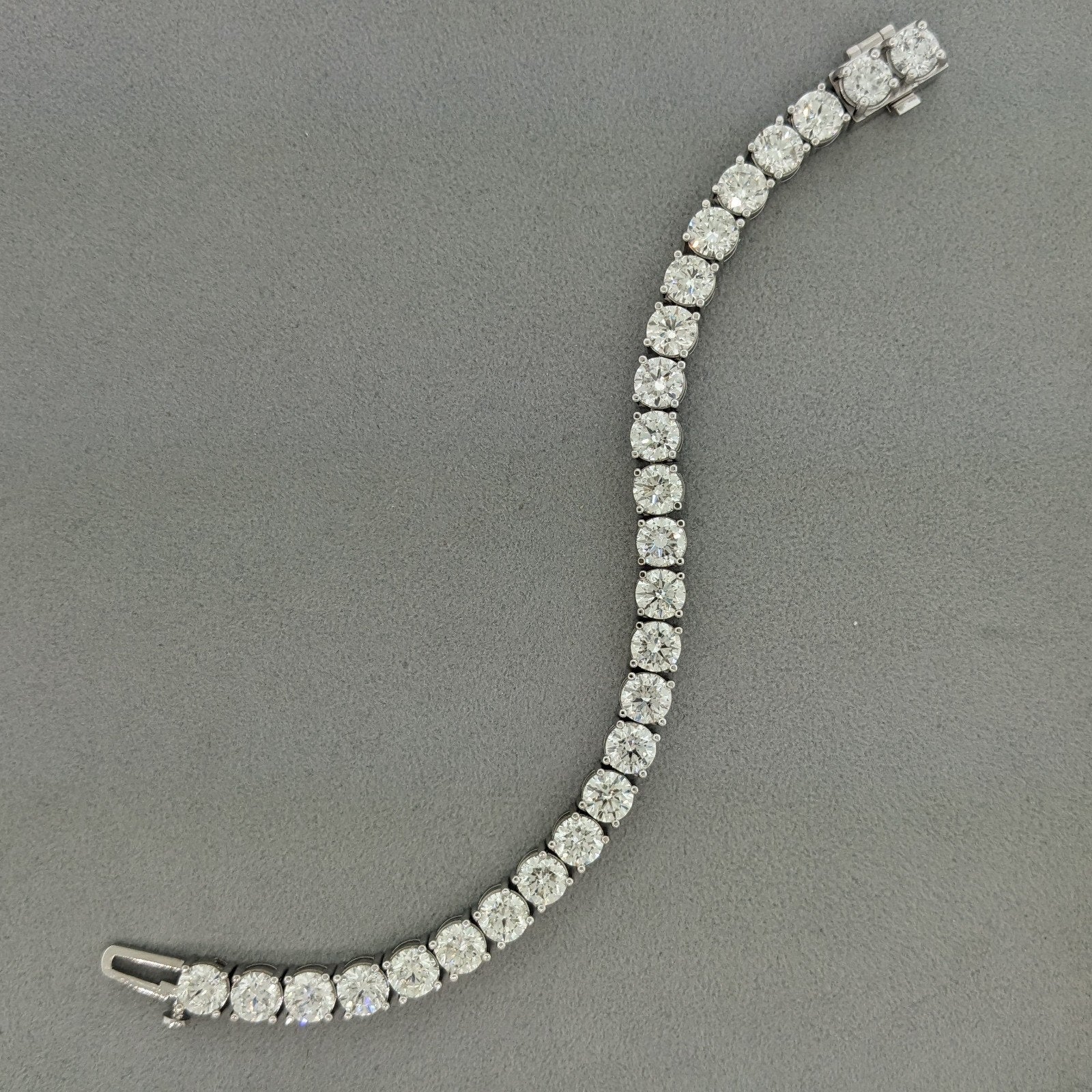 26.29 cts Diamond Tennis Bracelet Rounds in 14k White Gold 7 inches