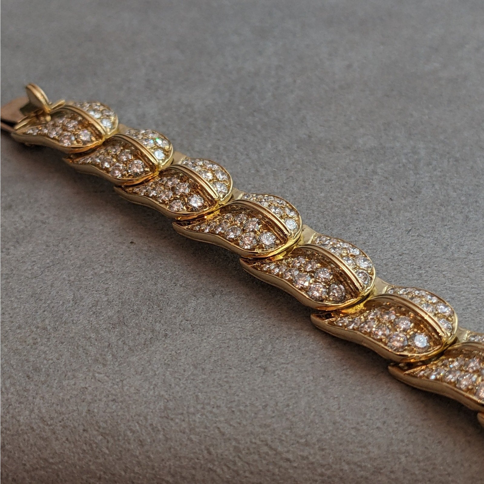 Natural Pave Diamond Leaf Link Bracelet with 12.30cttw in 18k Yellow Gold