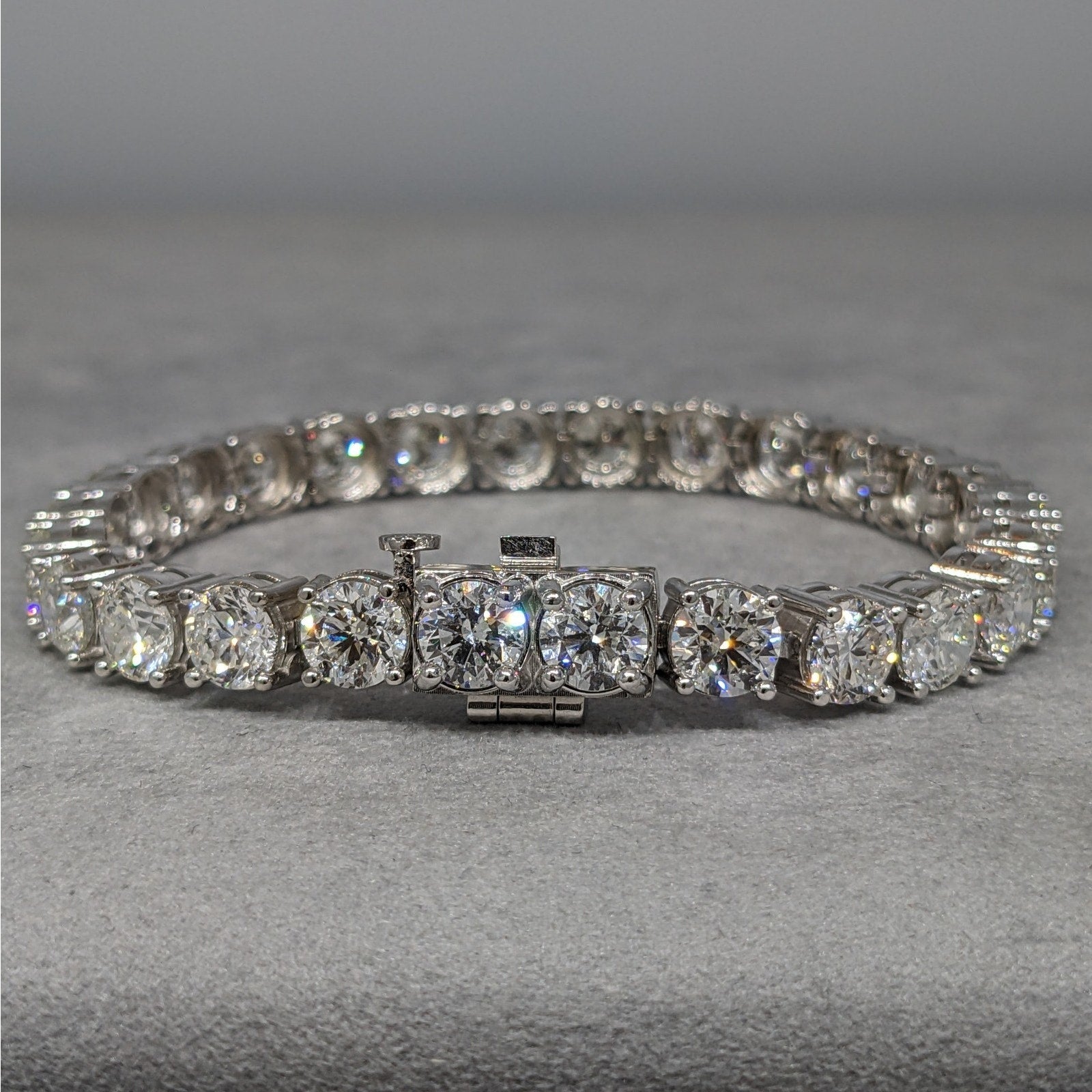 26.29 cts Diamond Tennis Bracelet Rounds in 14k White Gold 7 inches