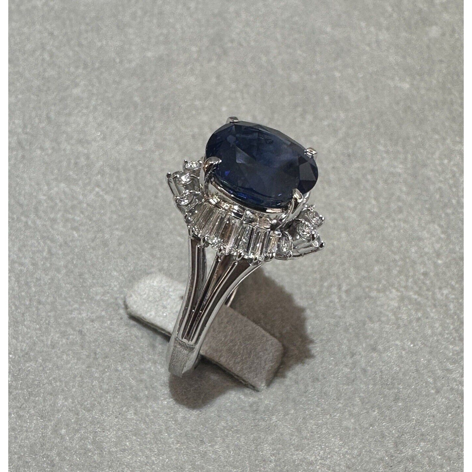 Natural Oval Sapphire 4.42 ct & Diamond Ballerina Ring in Platinum