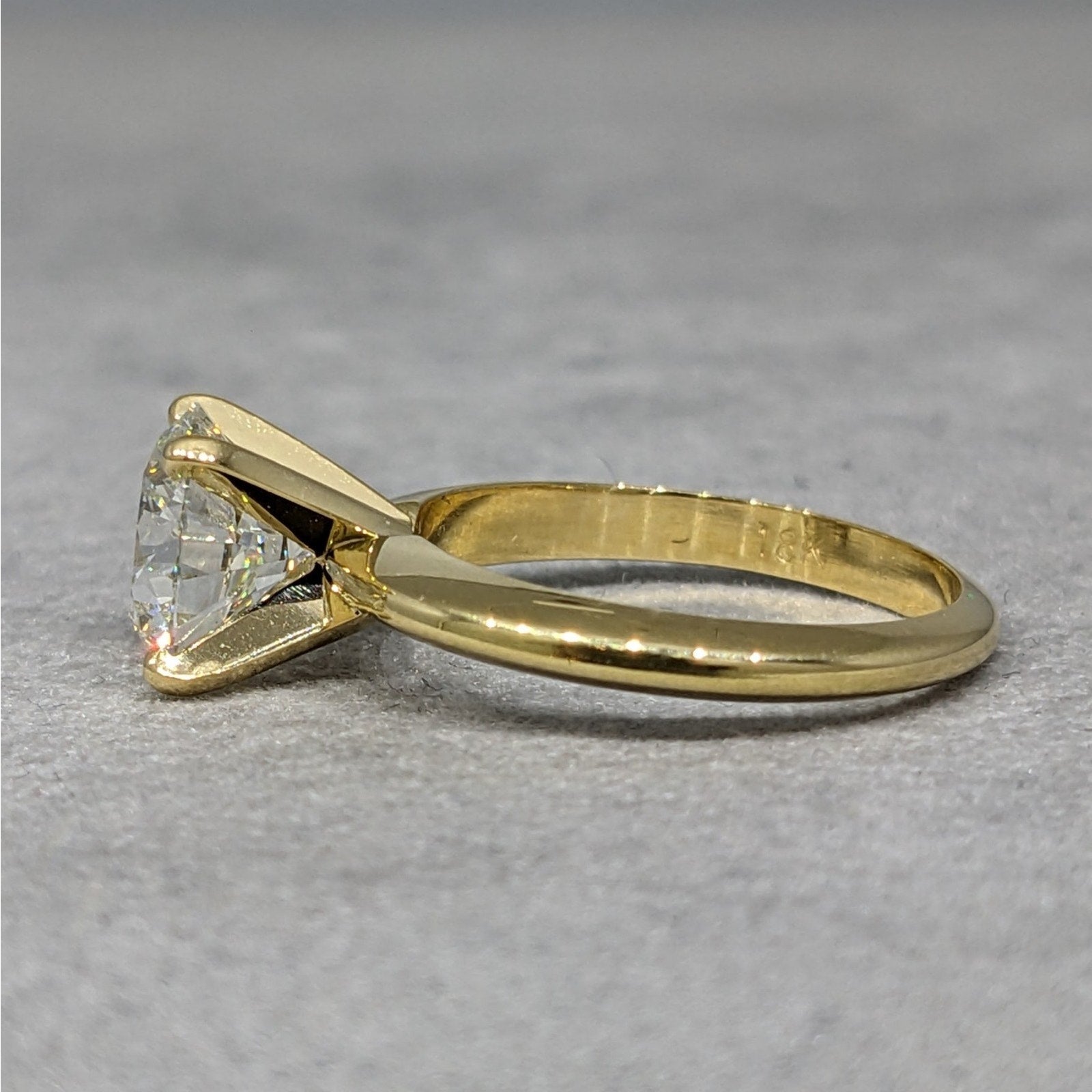 Natural Round Diamond Solitaire 2.12 ct GIA J-VS2 in 18k Yellow Gold