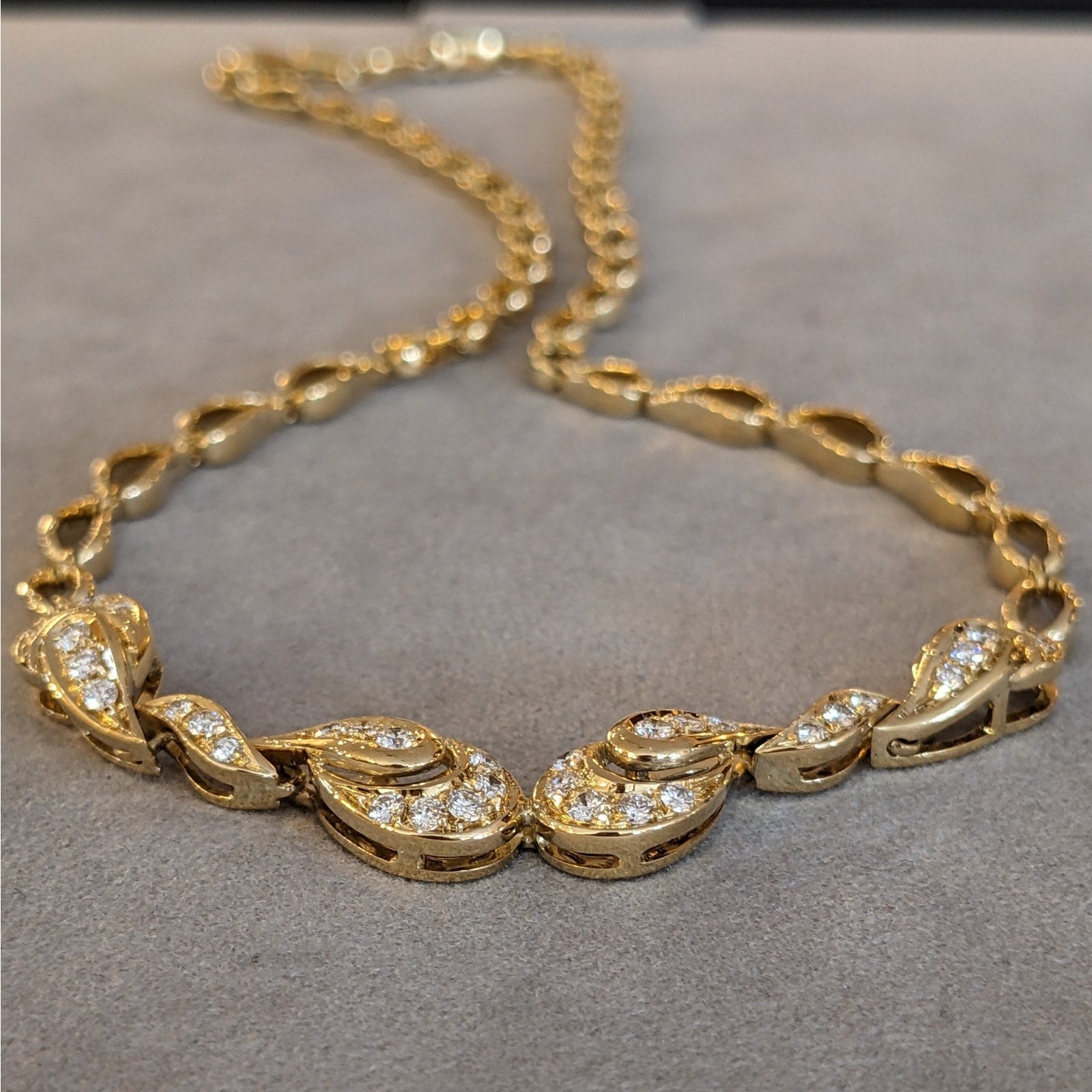 ITALY Diamond Choker Necklace in 18k Yellow Gold