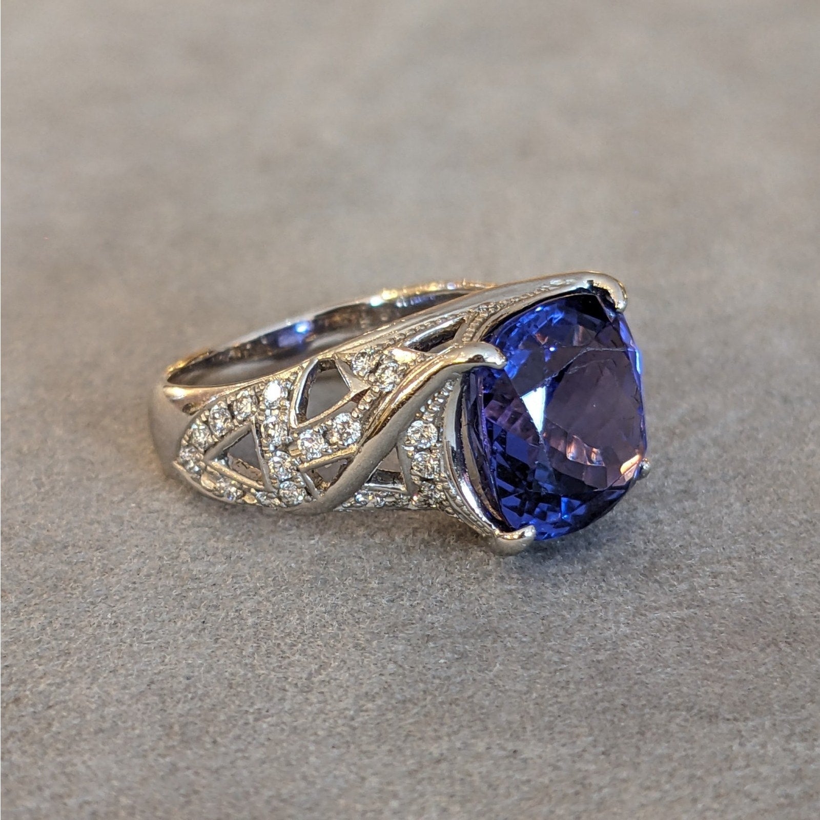 Cushion Tanzanite 6.01 ct and Diamond Ring in Platinum