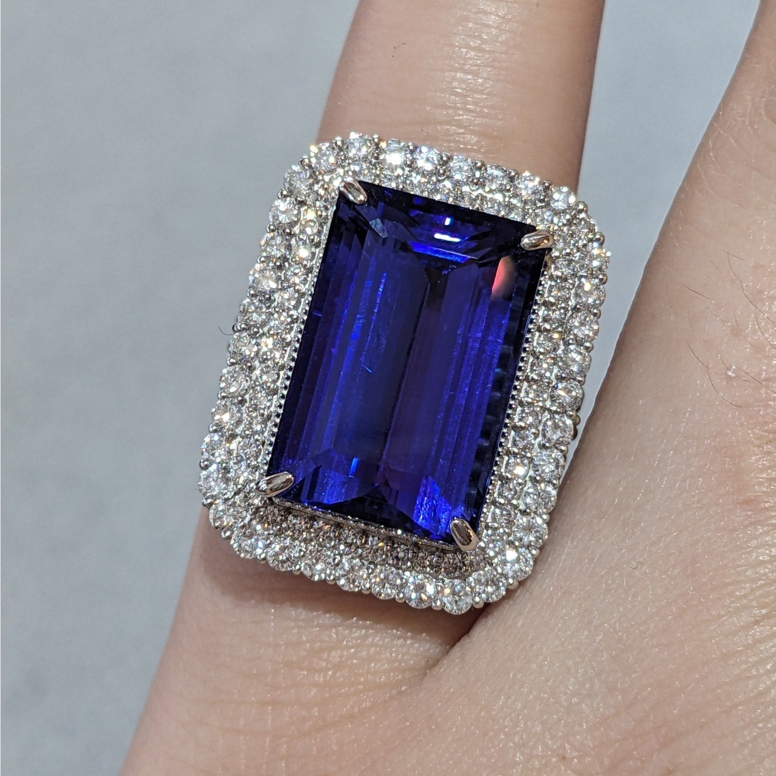 Rectangular Tanzanite 21.19 ct and Diamond Ring in Platinum