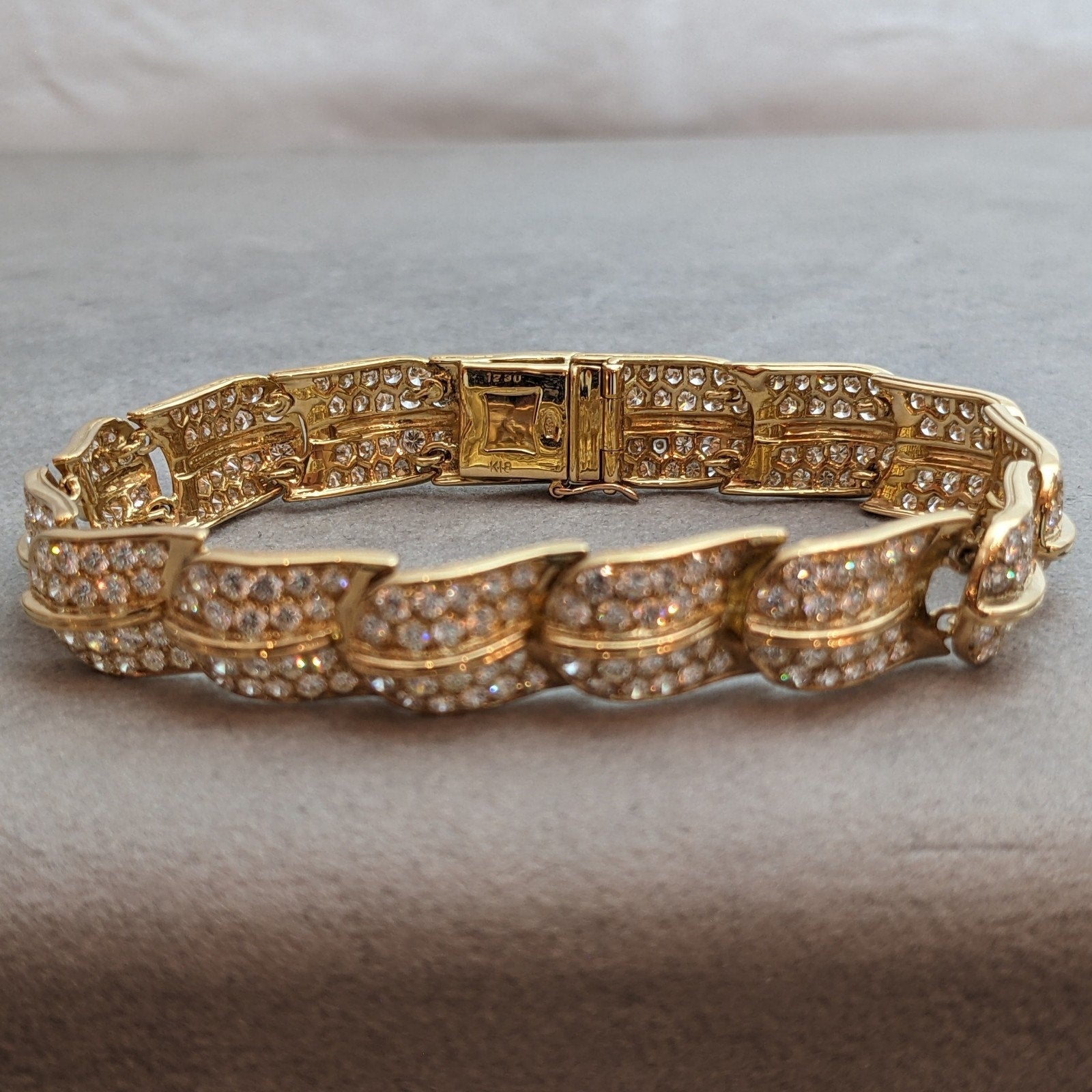 Natural Pave Diamond Leaf Link Bracelet with 12.30cttw in 18k Yellow Gold