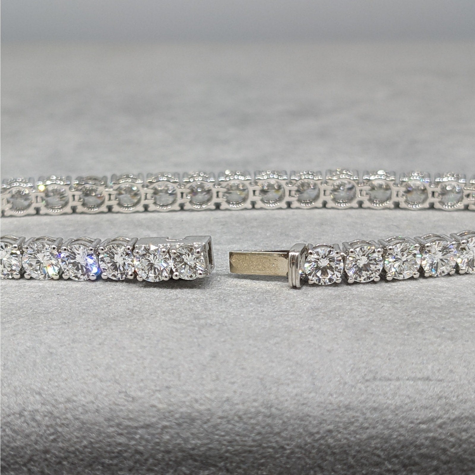 Natural Round Diamond Tennis Bracelet 13.00 ctw in 18k White Gold & Platinum