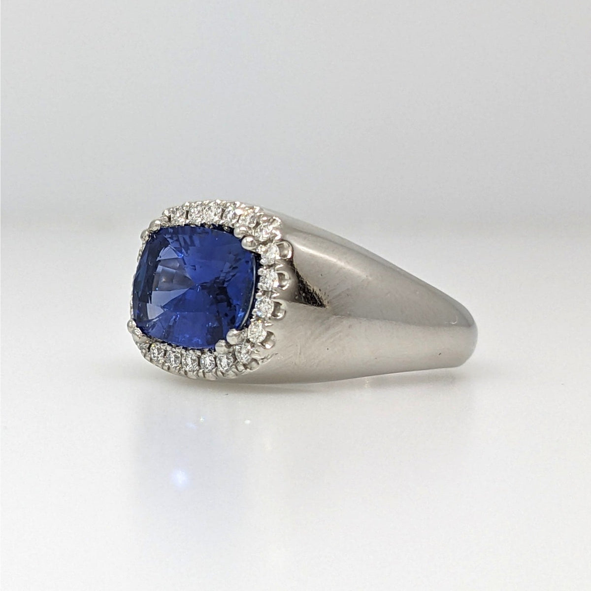 GIA Unheated 3.44 ct Natural Sapphire Ring with Diamonds in Platinum