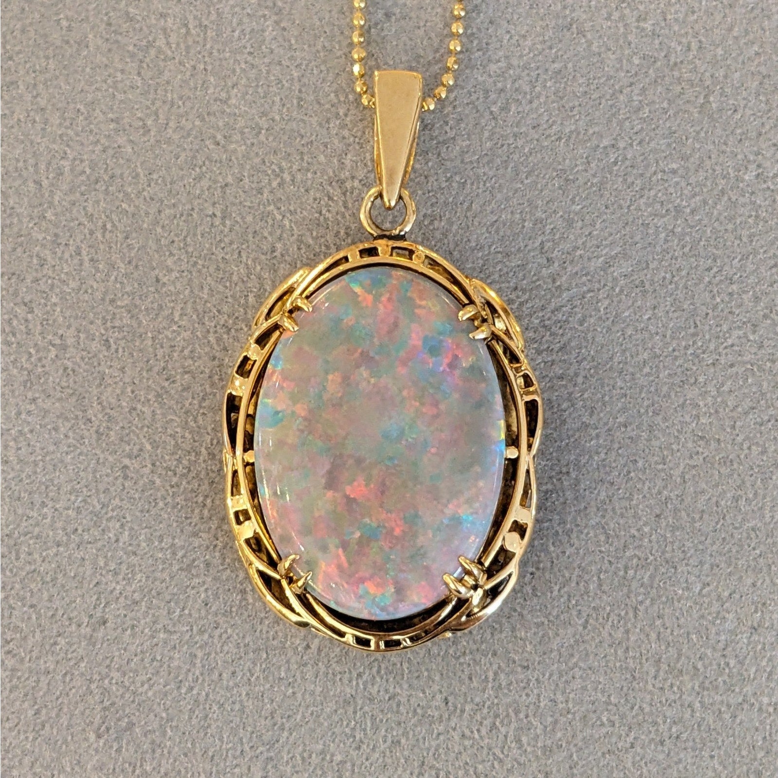 9.95 ct Natural Opal Pendant Necklace in 18k Yellow Gold