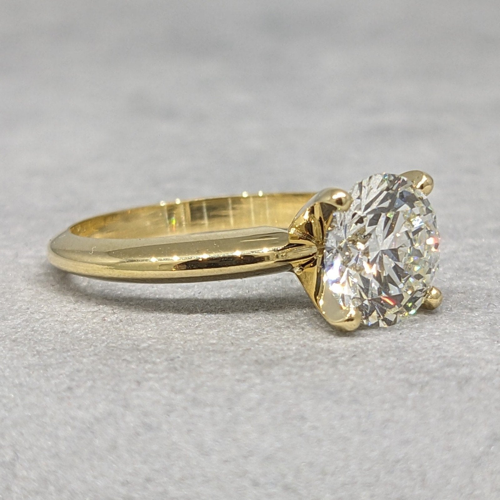 Natural Round Diamond Solitaire 2.12 ct GIA J-VS2 in 18k Yellow Gold