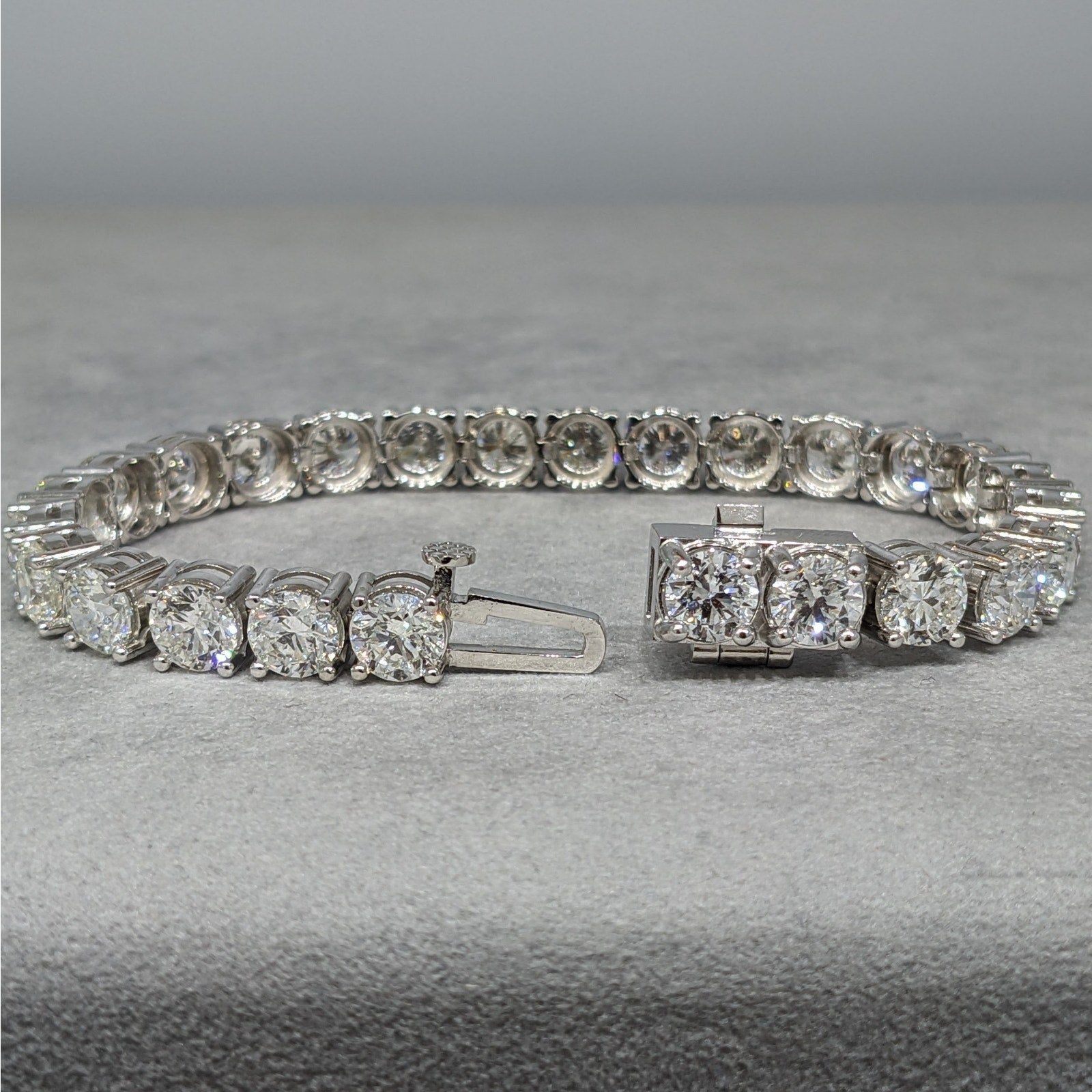 26.29 cts Diamond Tennis Bracelet Rounds in 14k White Gold 7 inches