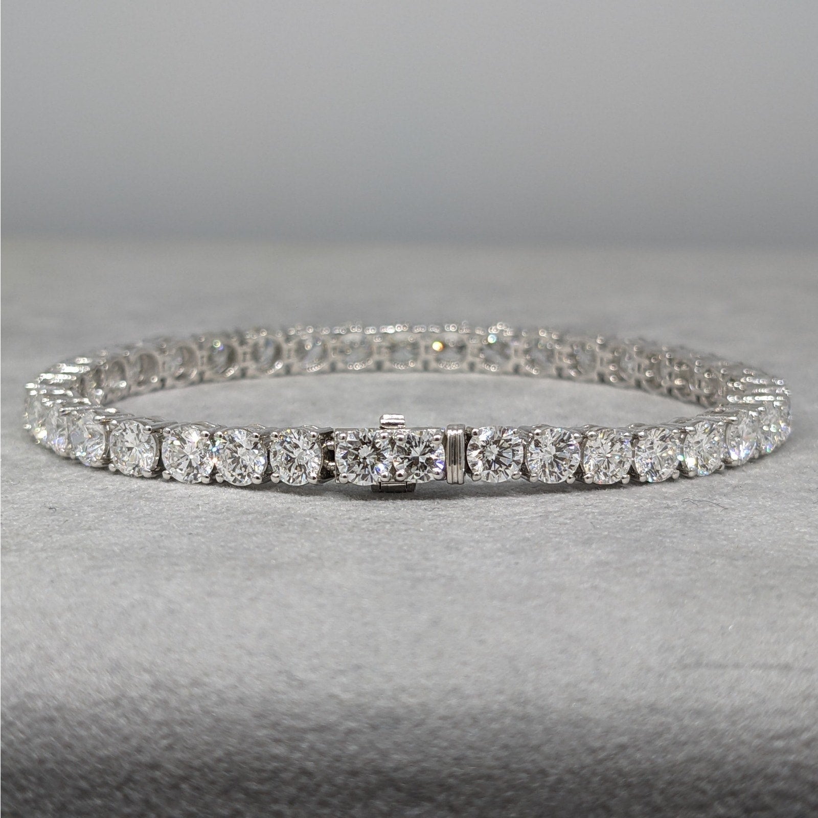Natural Round Diamond Tennis Bracelet 13.00 ctw in 18k White Gold & Platinum