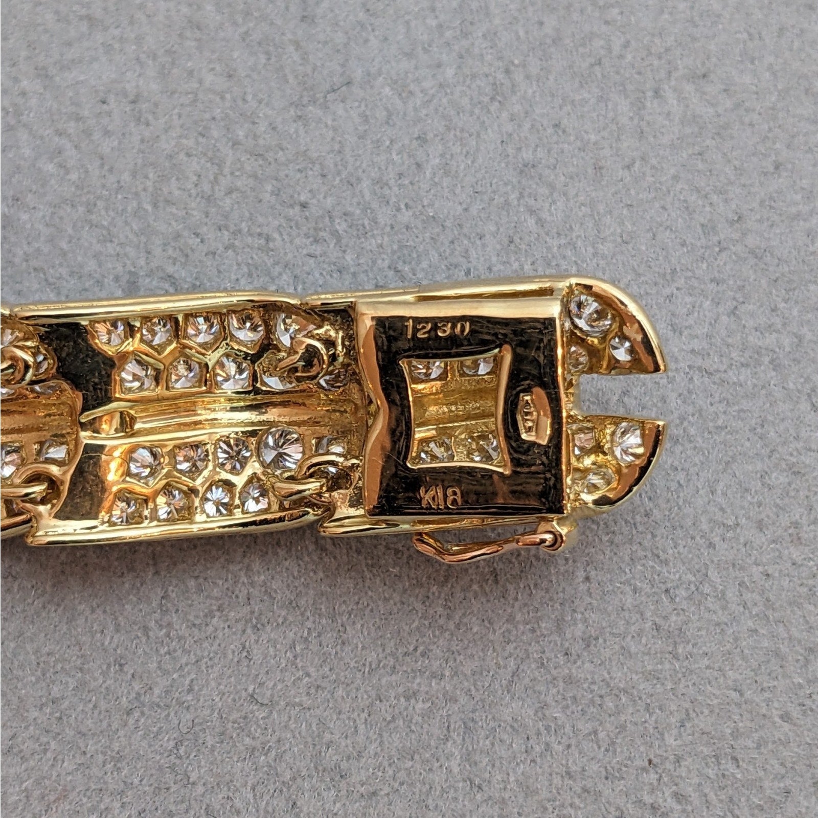 Natural Pave Diamond Leaf Link Bracelet with 12.30cttw in 18k Yellow Gold