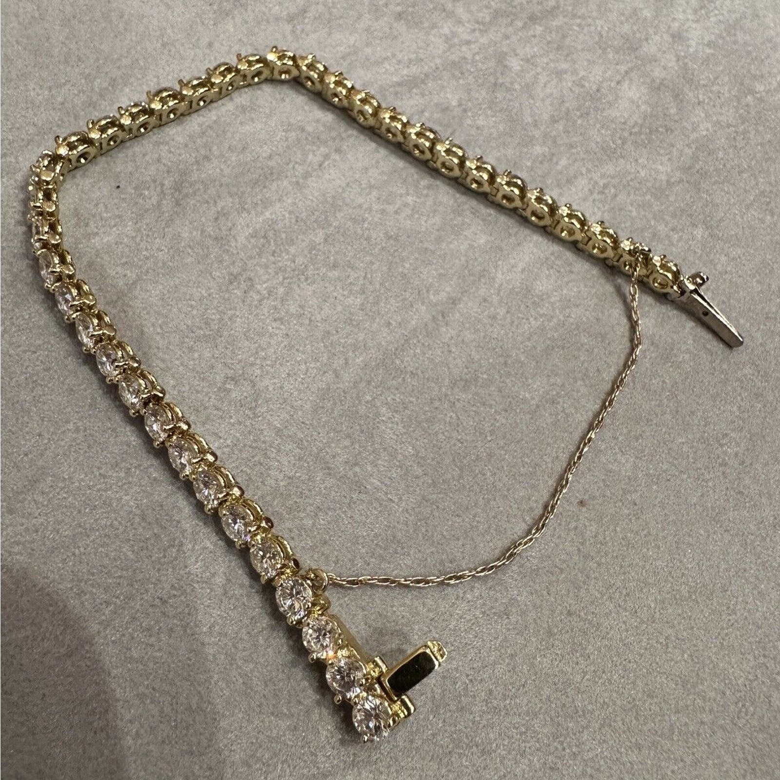 Round Brilliant Diamond Tennis Bracelet 9.00 cttw in 18k Yellow Gold - HM2510V