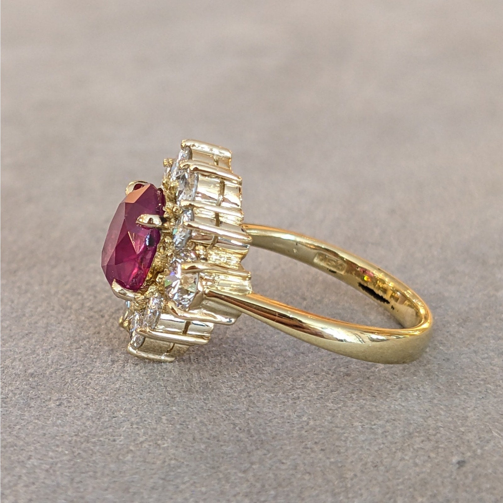 GIA No Heat Burma Ruby 3.00 ct in Diamond and 18k Yellow Gold Setting