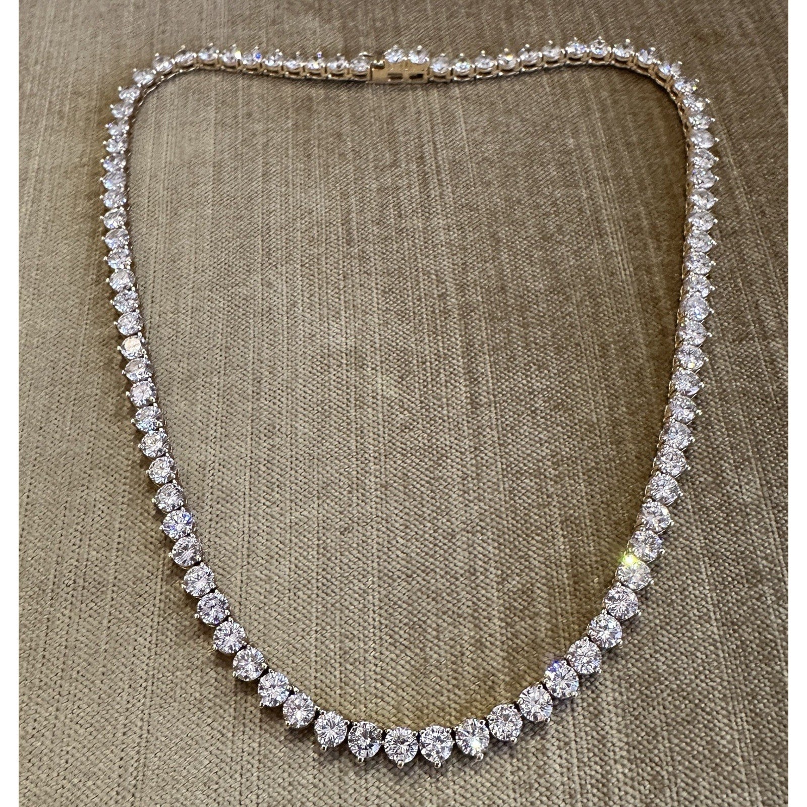 28.80 carats Natural Diamond Tennis Necklace in 18k Yellow Gold 16.5 inch