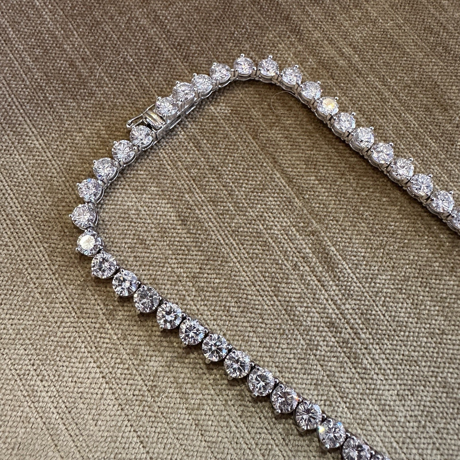 32.32 carats Natural Diamond Tennis Necklace in 18k White Gold 16.5 inch