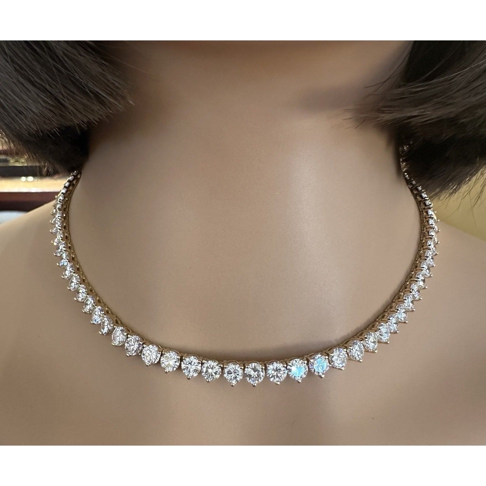 28.80 carats Natural Diamond Tennis Necklace in 18k Yellow Gold 16.5 inch